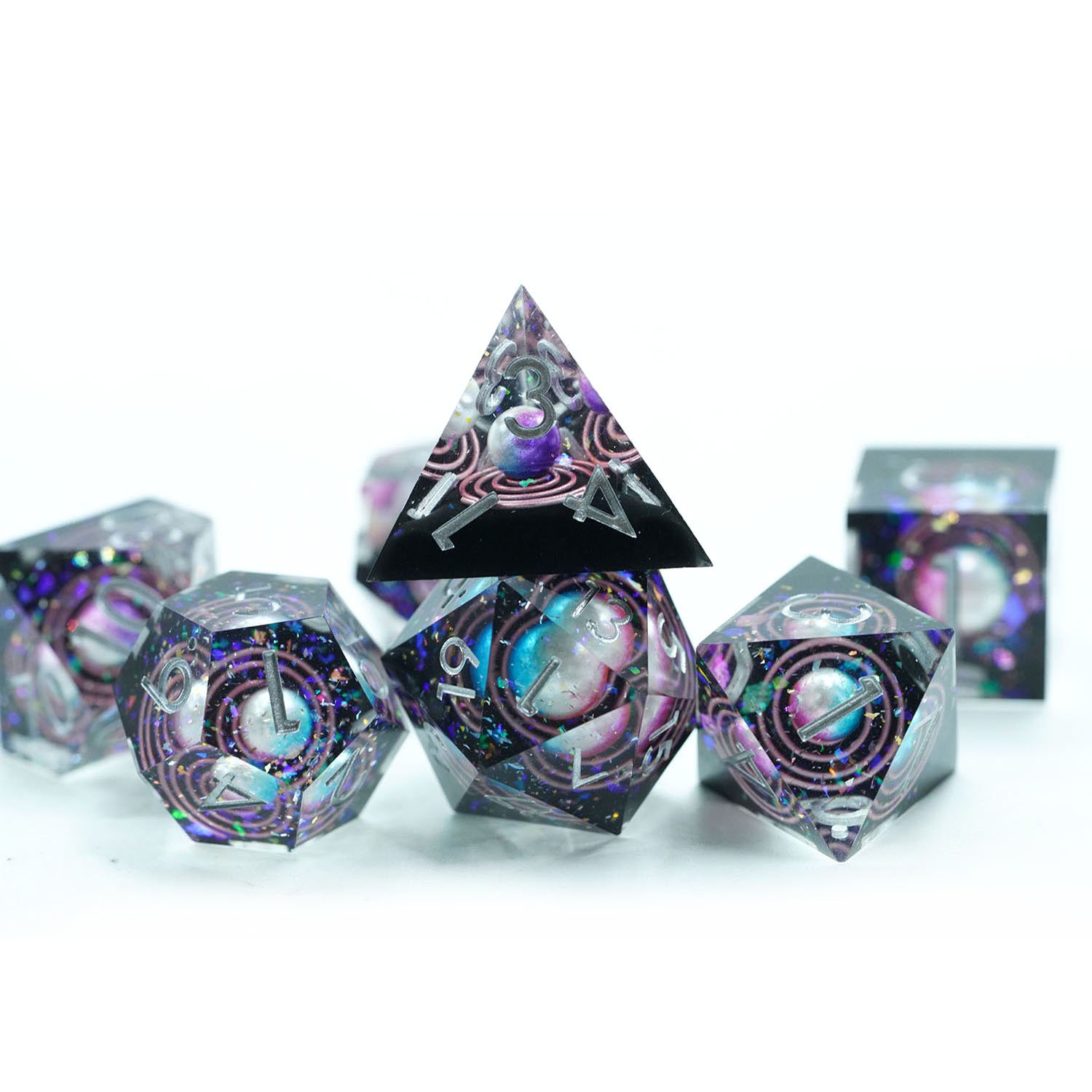 Wholesale DND resin dice with multi-faceted filling resin dice