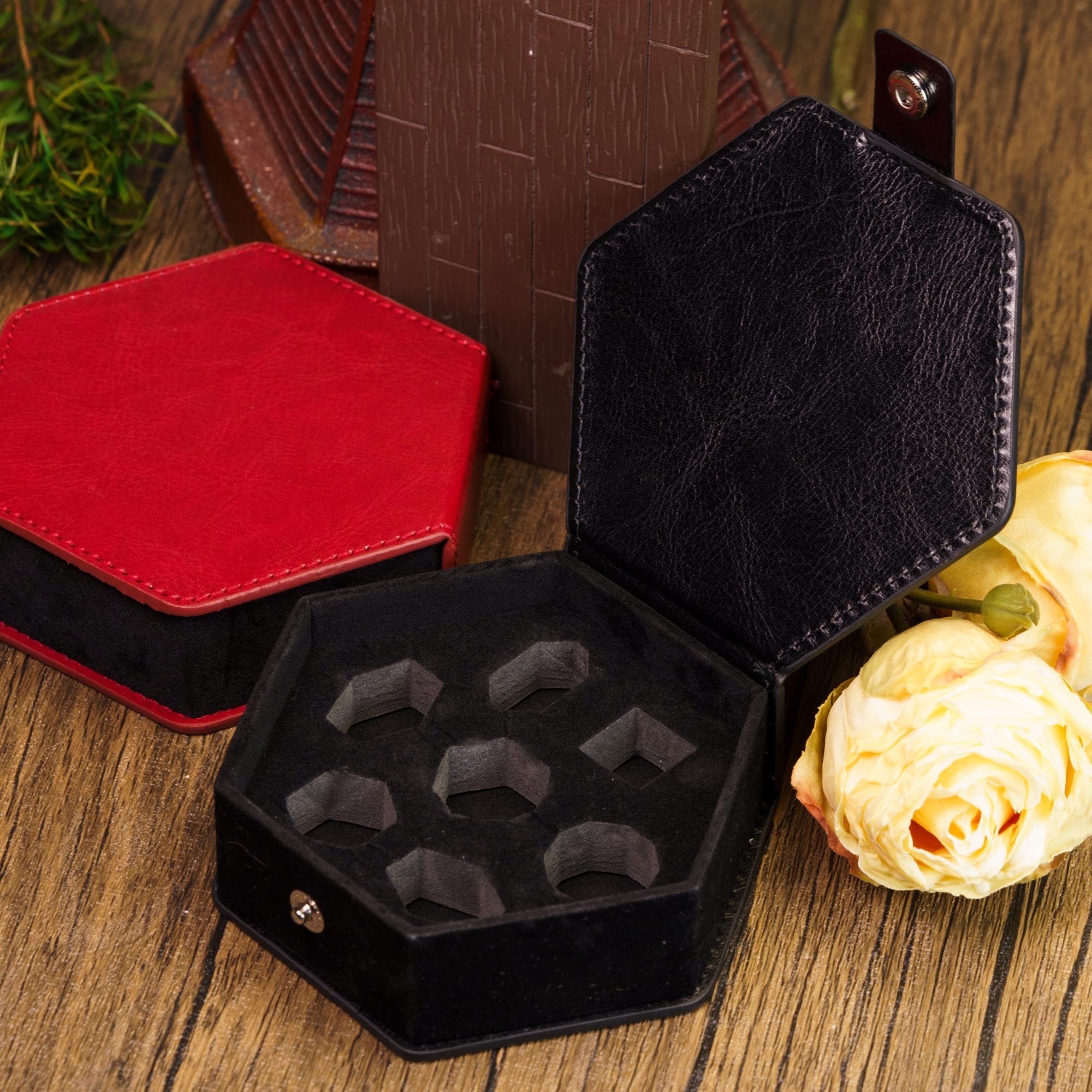 Udixi Custom Pu Leather&Flannel Box For Dnd Dungeons and Dragons d&d Dice Box Dice Case