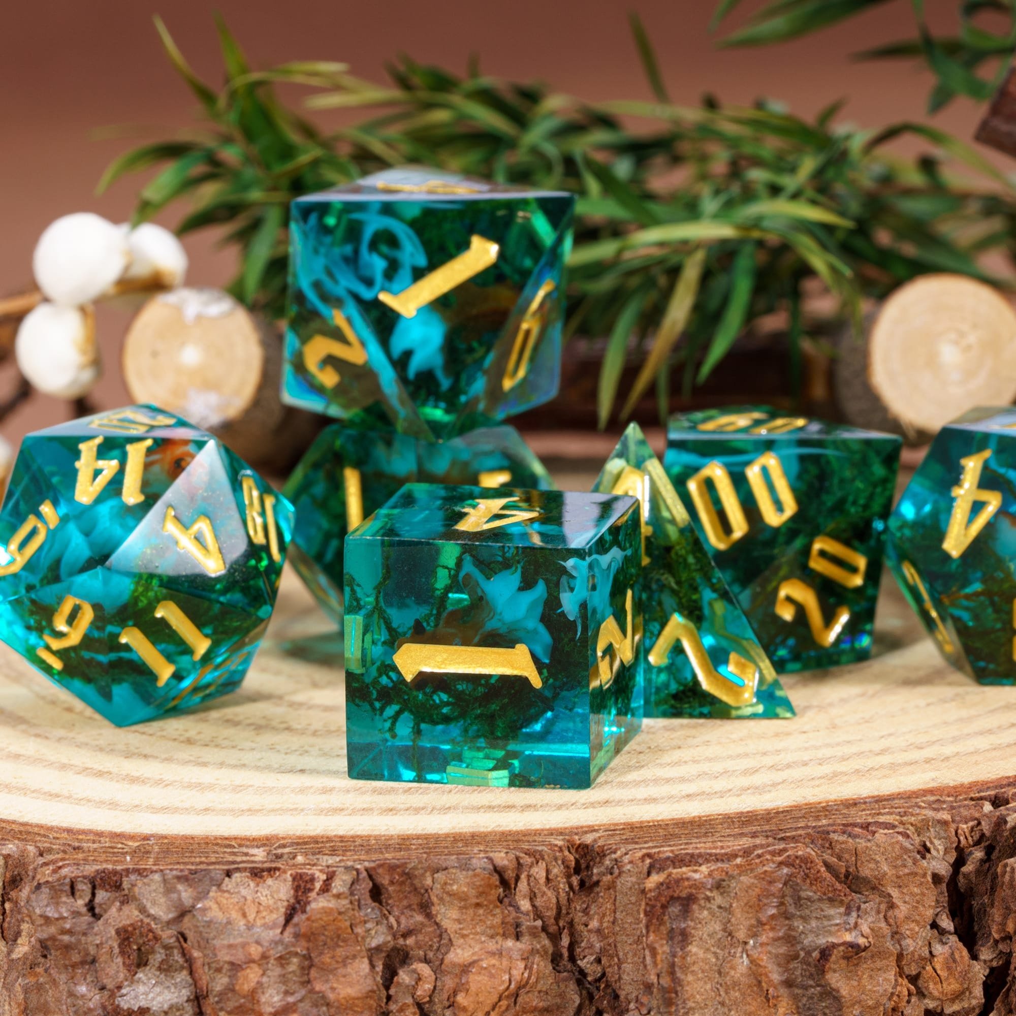 Udixi Custom Handmade Goldfish/Bee resin Dice Dungeons and Dragons DND board game Dice Set