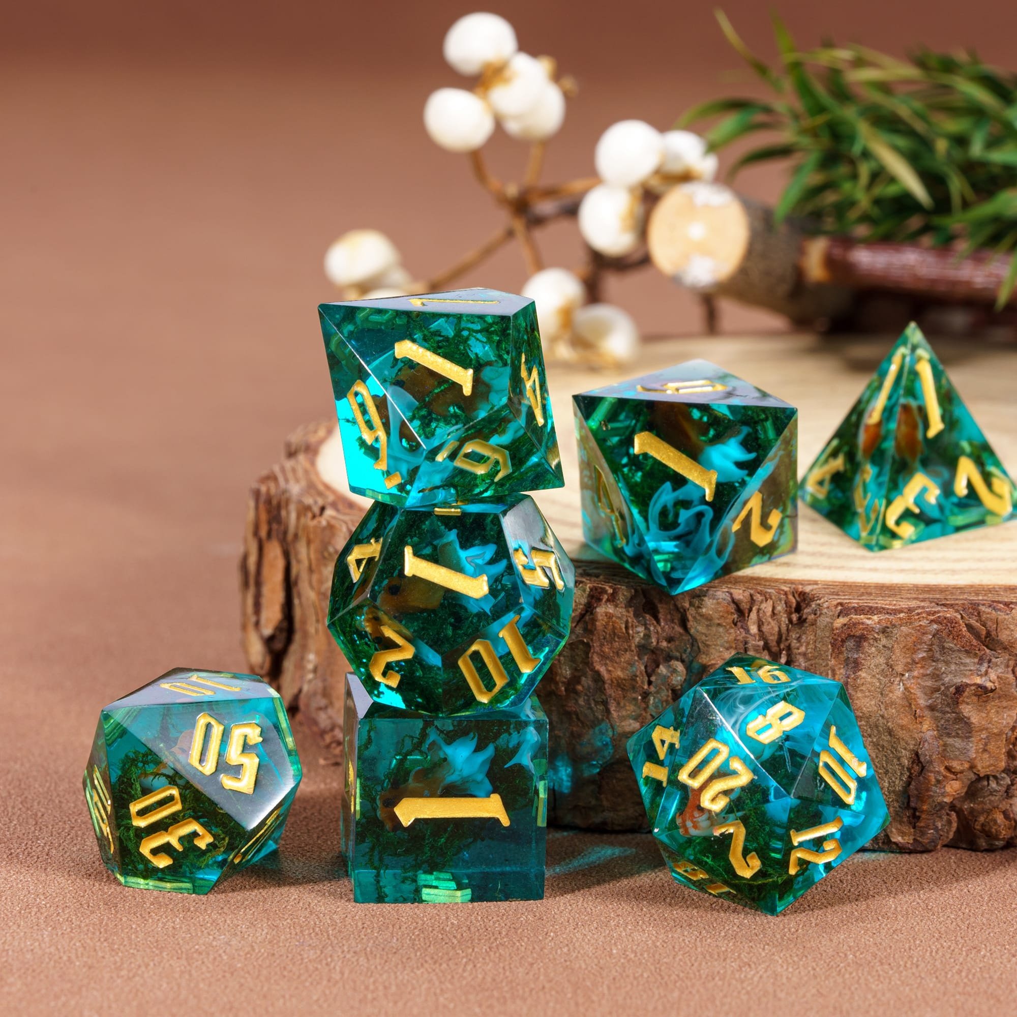 Udixi Custom Handmade Goldfish/Bee resin Dice Dungeons and Dragons DND board game Dice Set