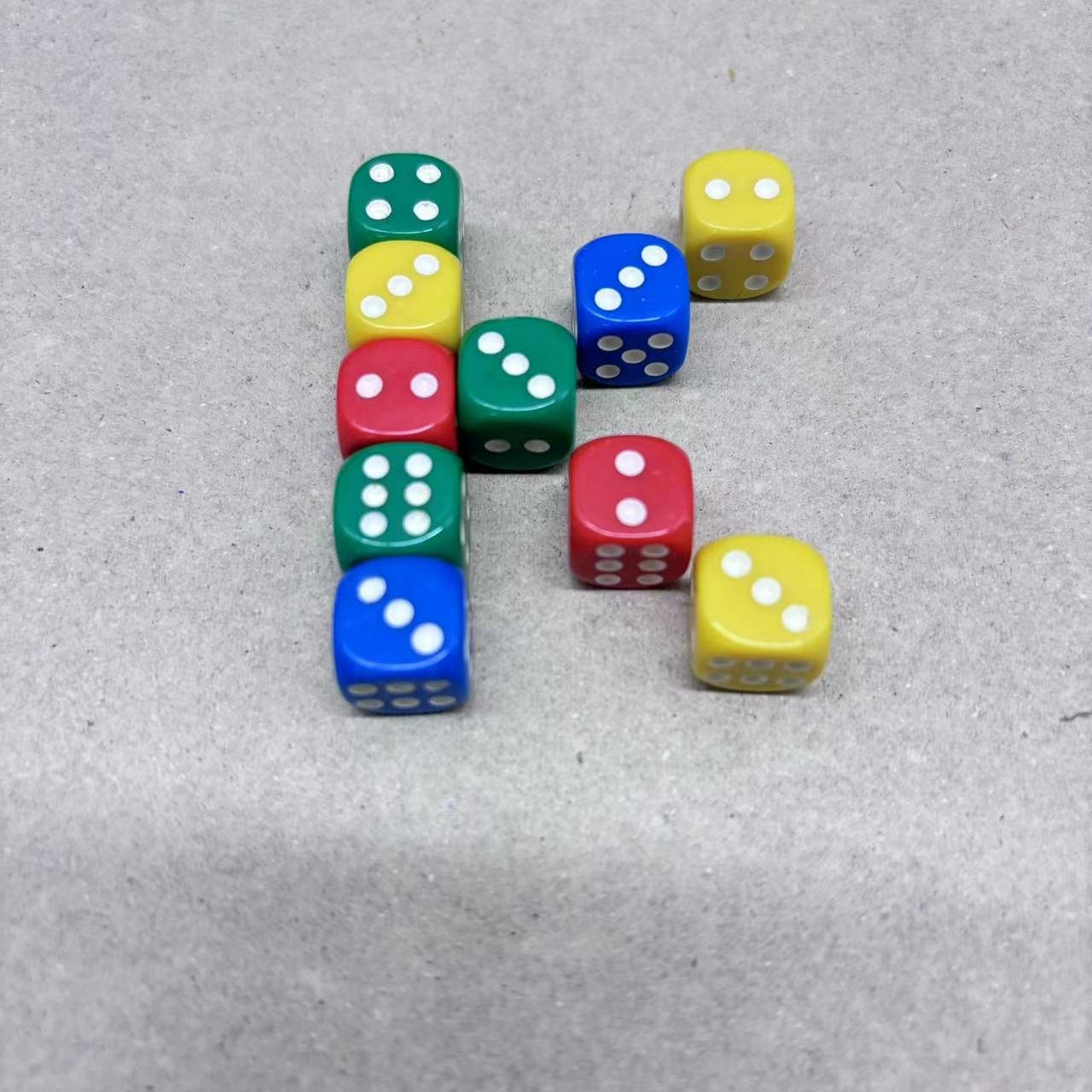 Custom Polyhedral Royal Blue Glowing Plastic 7pcs D&D Dice Set Ttrpg And Tabletop Gaming Resin Dice Accessory