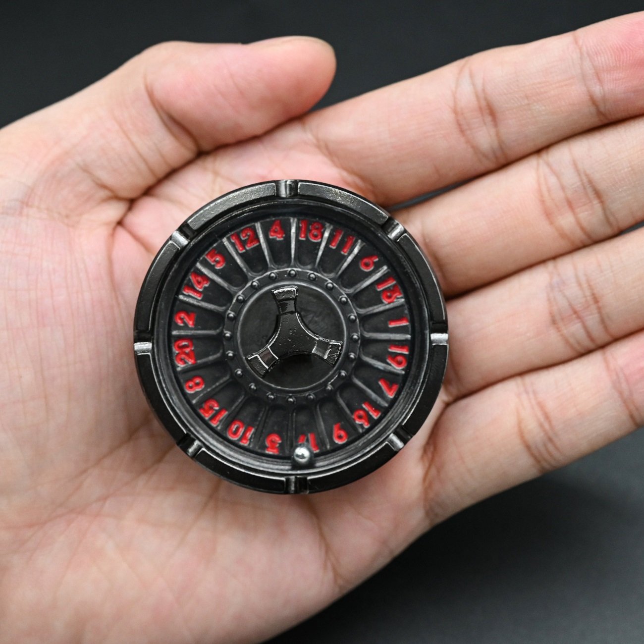 High Quality Casino Turntable DND Dice Factory Wholesale Rotating Metal Spinner Dice for DND Game Player