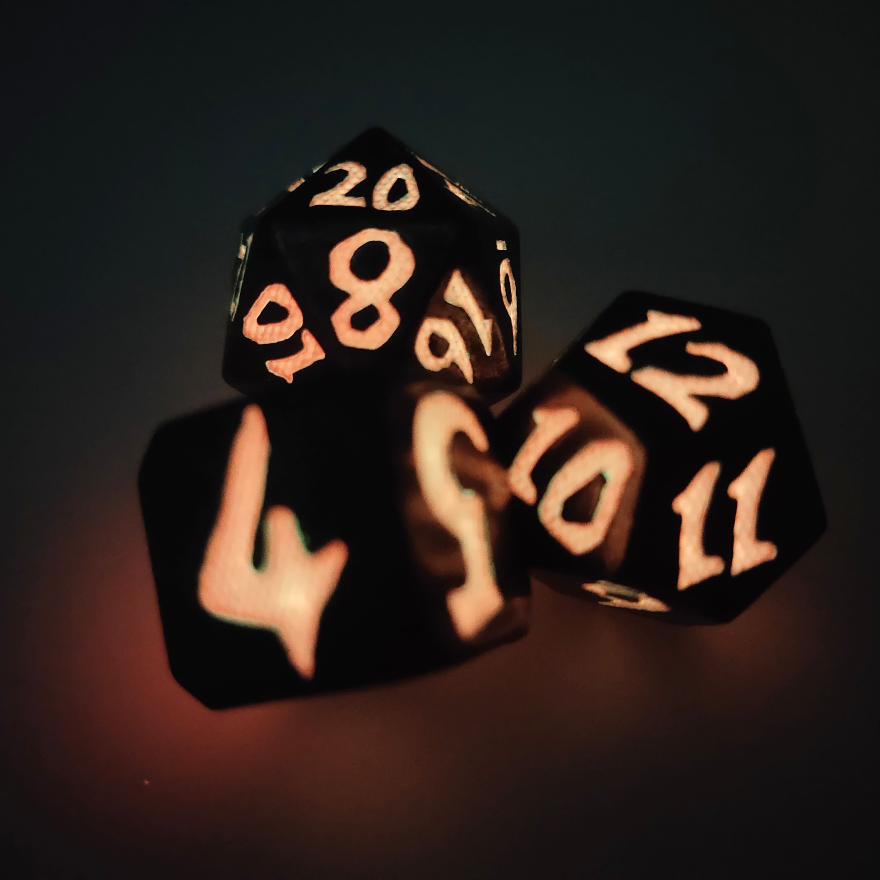Pink Glowing Dice 7 PCS Polyhedral Dice Set for Rpg Dungeons And Dragons Board Game Metal Dice Set