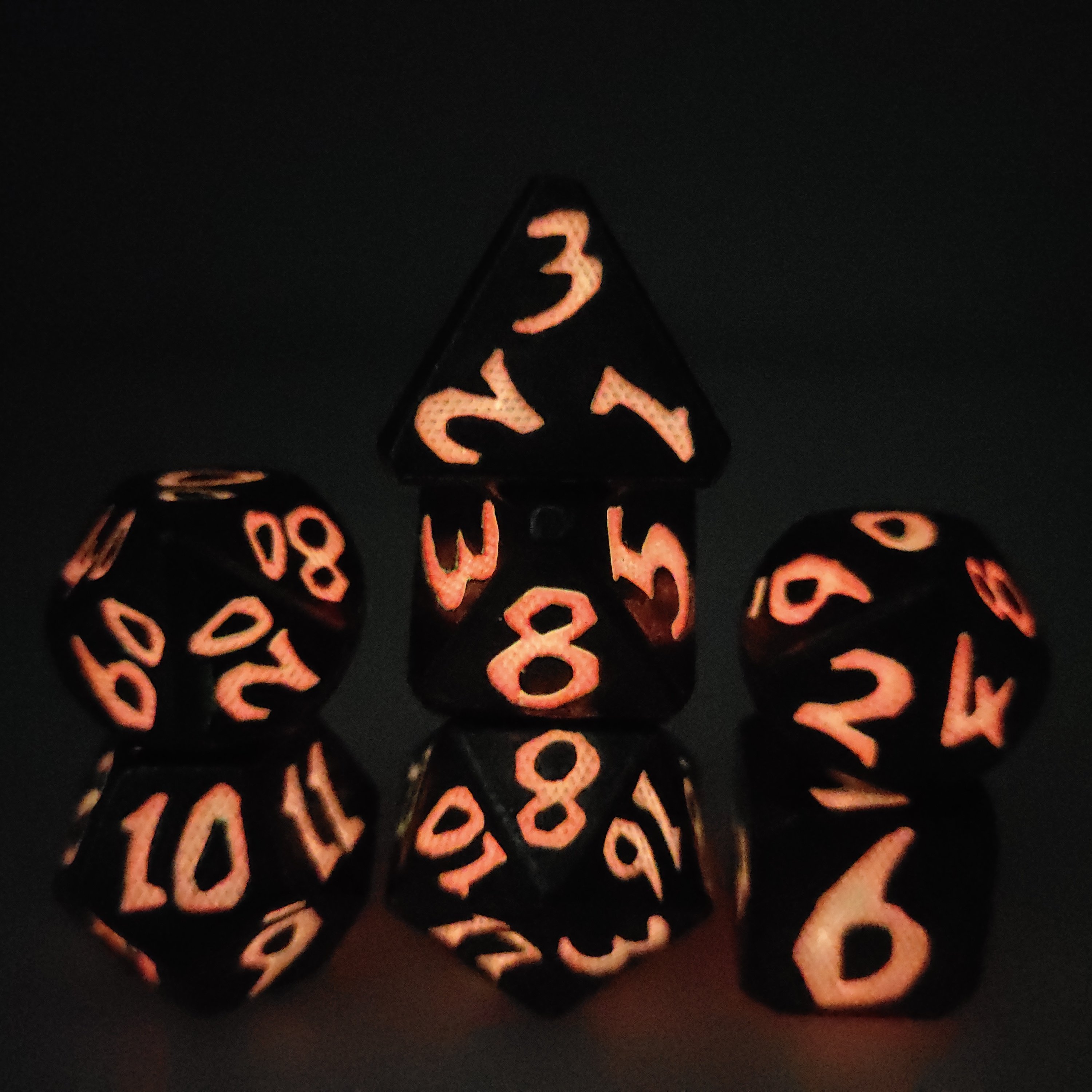 Pink Glowing Dice 7 PCS Polyhedral Dice Set for Rpg Dungeons And Dragons Board Game Metal Dice Set