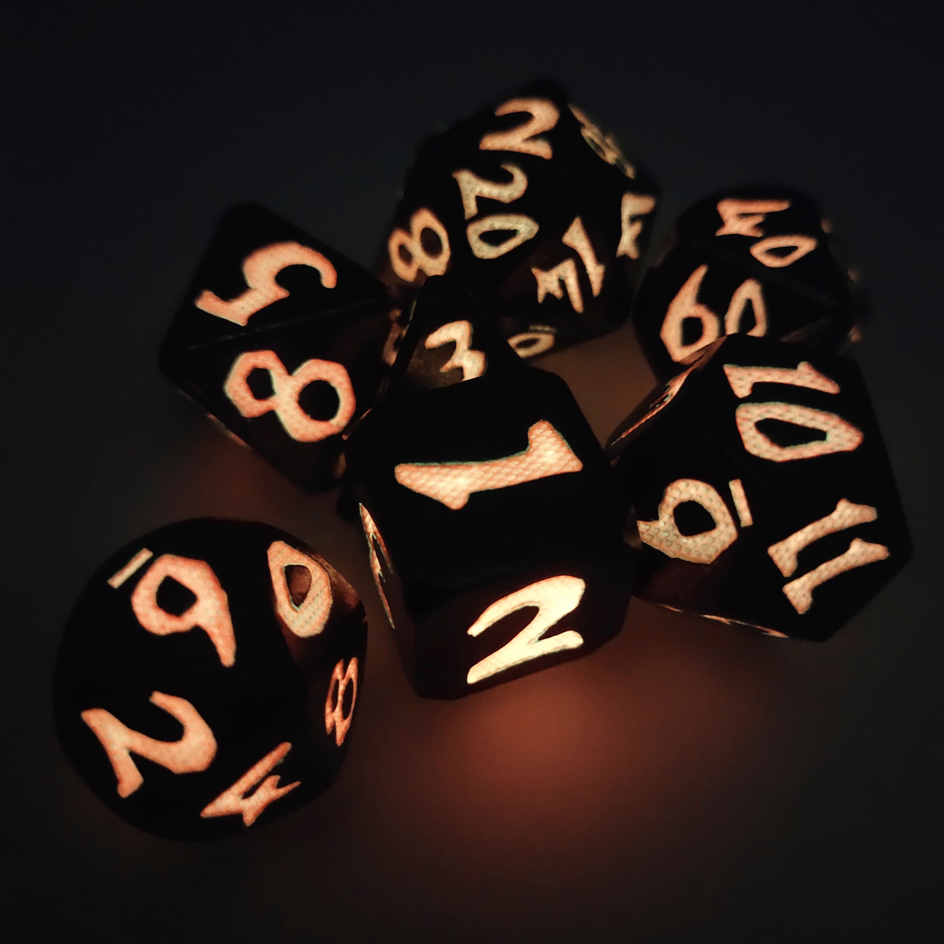 Pink Glowing Dice 7 PCS Polyhedral Dice Set for Rpg Dungeons And Dragons Board Game Metal Dice Set