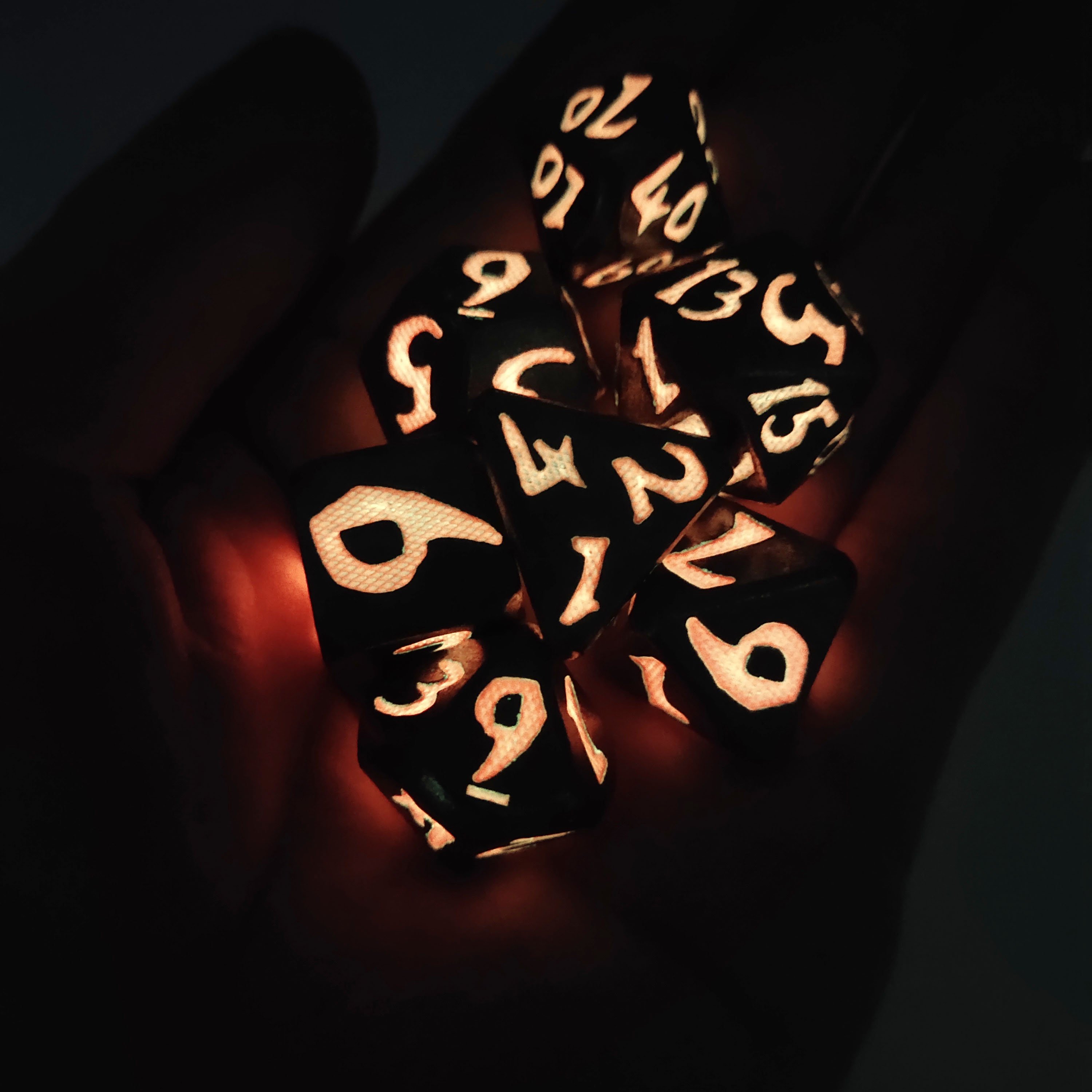 Pink Glowing Dice 7 PCS Polyhedral Dice Set for Rpg Dungeons And Dragons Board Game Metal Dice Set