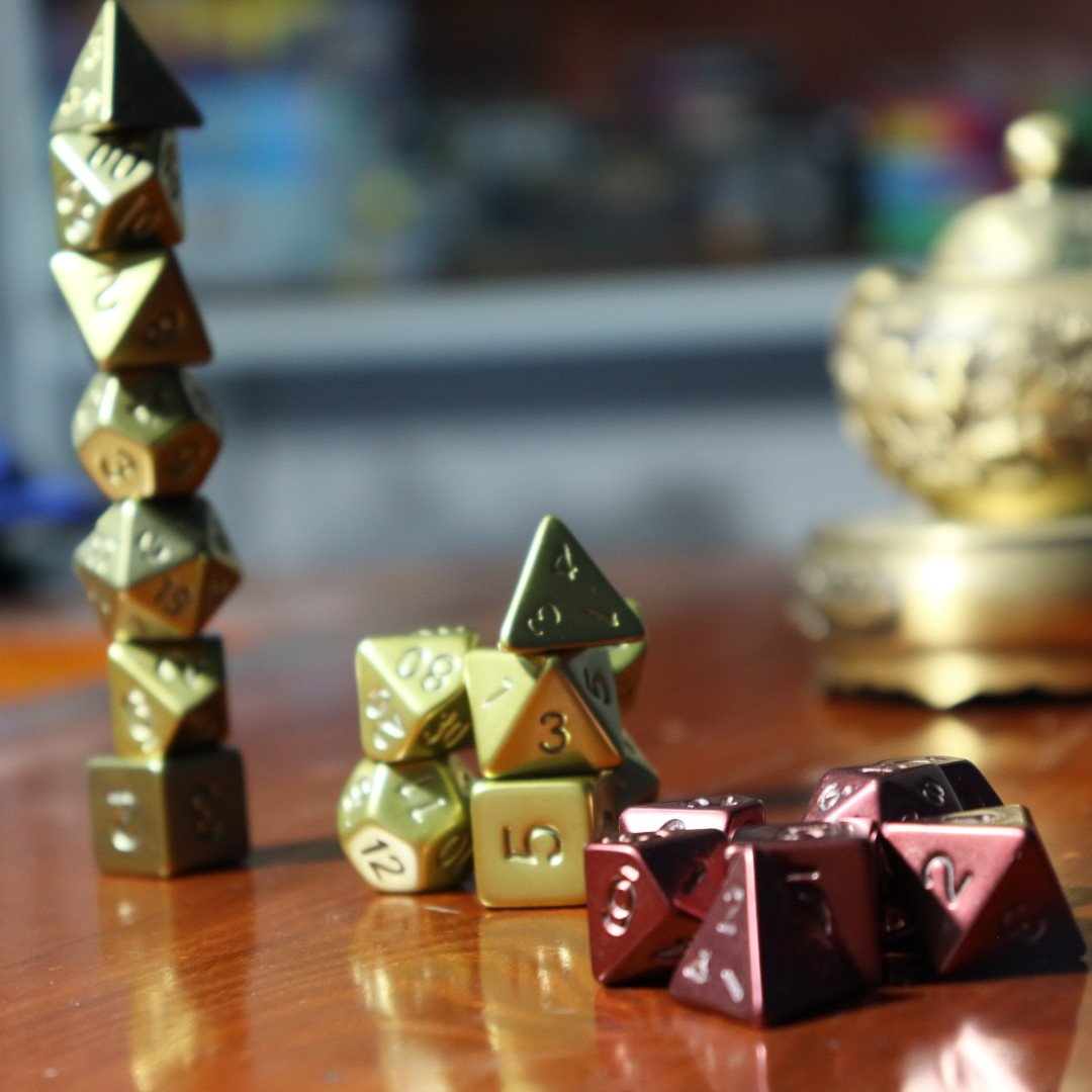 Hot selling custom high quality Red Electroplating plastic dice polyhedral golden paint dice
