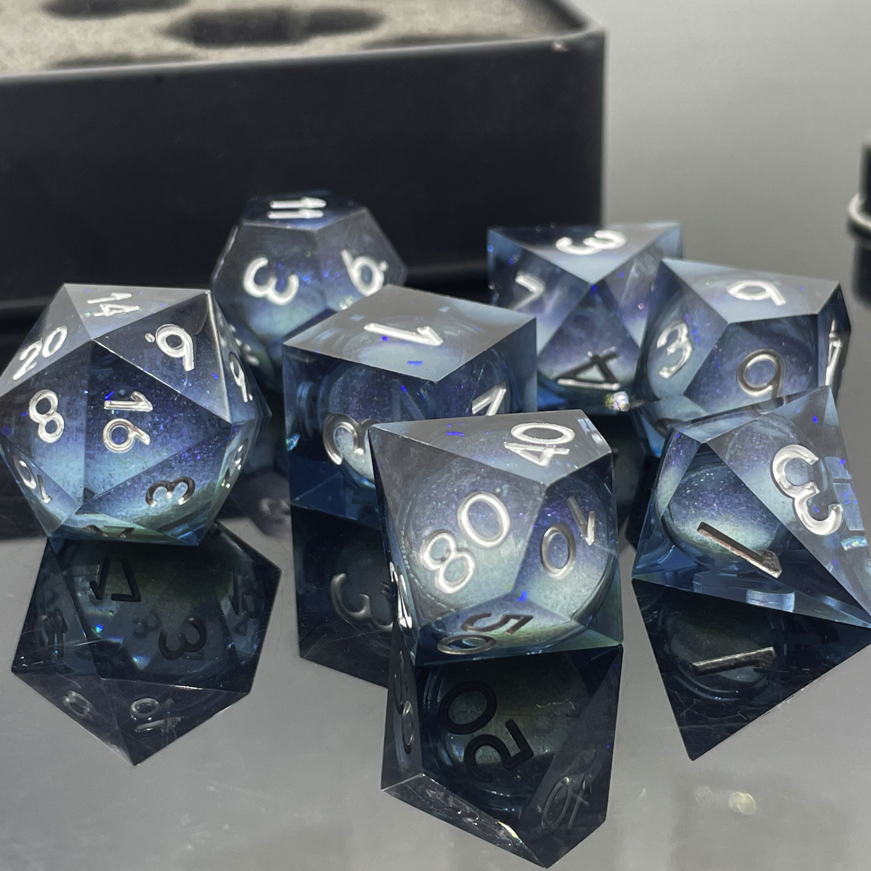 Customizable Polyhedral Resin Dice Set for DND RPG for Dragon's Dungeons Lovers with Sharp Edge Liquid Core