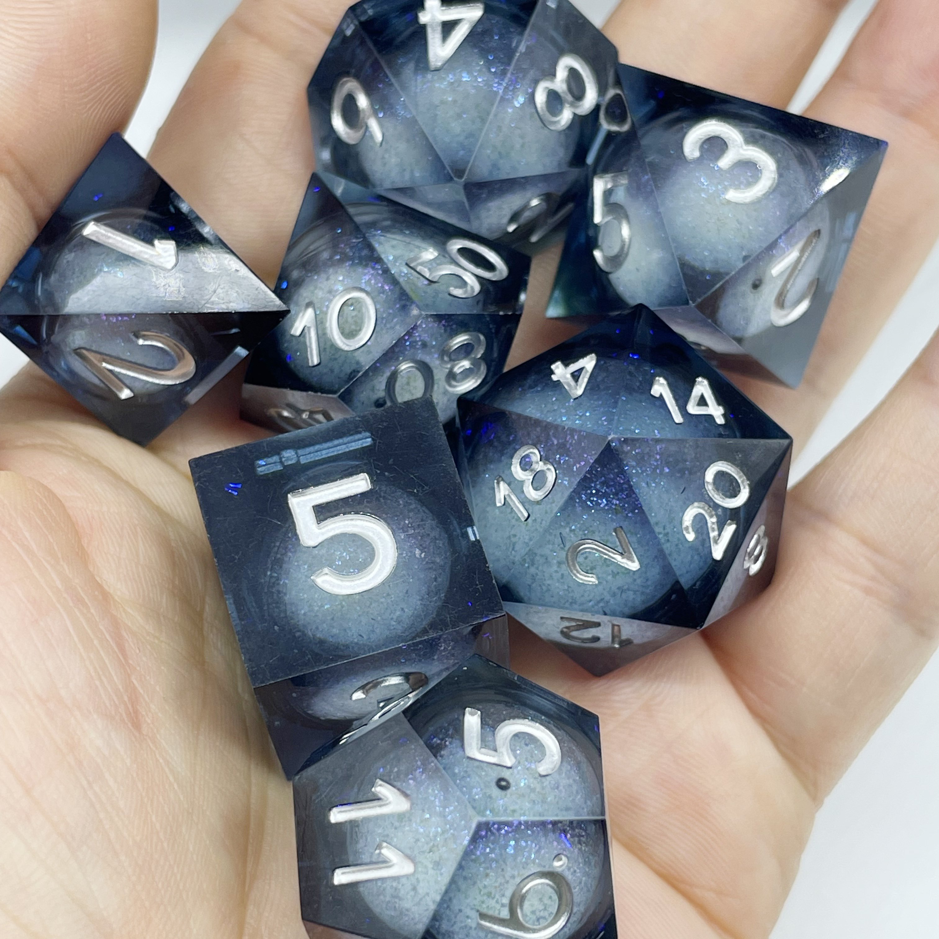 Customizable Polyhedral Resin Dice Set for DND RPG for Dragon's Dungeons Lovers with Sharp Edge Liquid Core