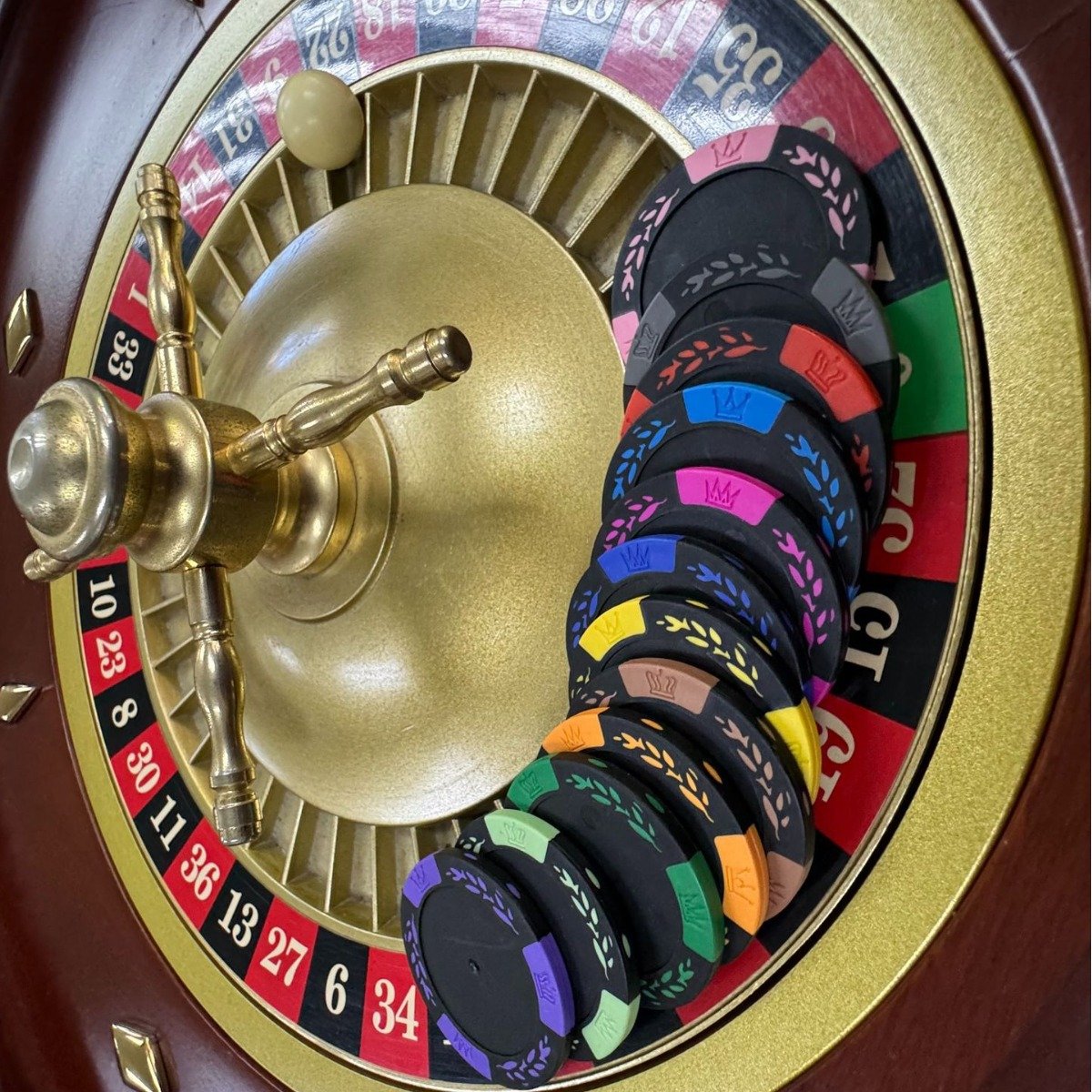 Hot Sale Monte Carlo Poker 13.5g Clay 3-Tone Golden Trim Sticker Customizable LOGO Design Iron Ceramic Casino
