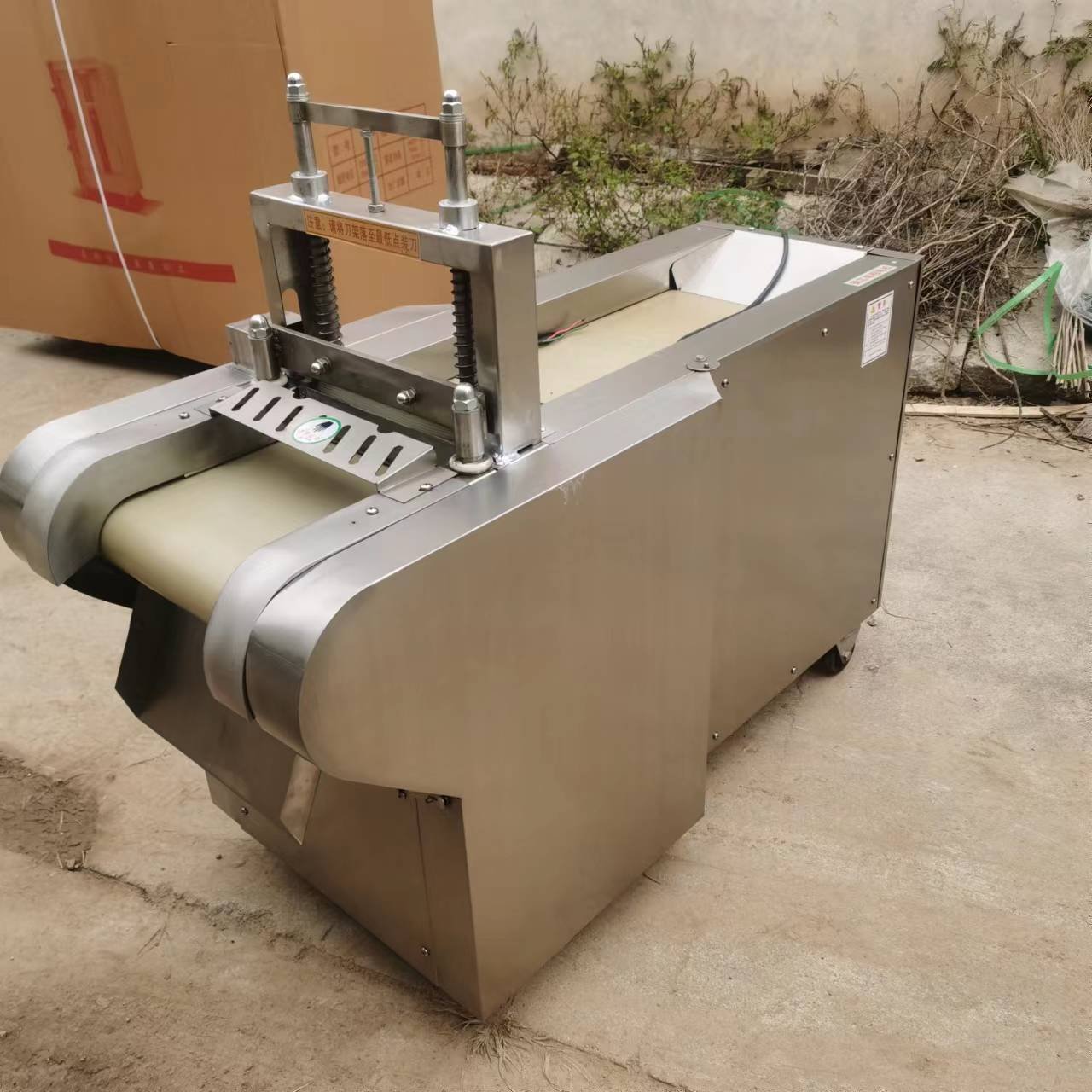 Factory supply Nuts Dried Fish Crusher Cutter Machine Raisin Dice Cutting Machine Kiwi dry cuber machine