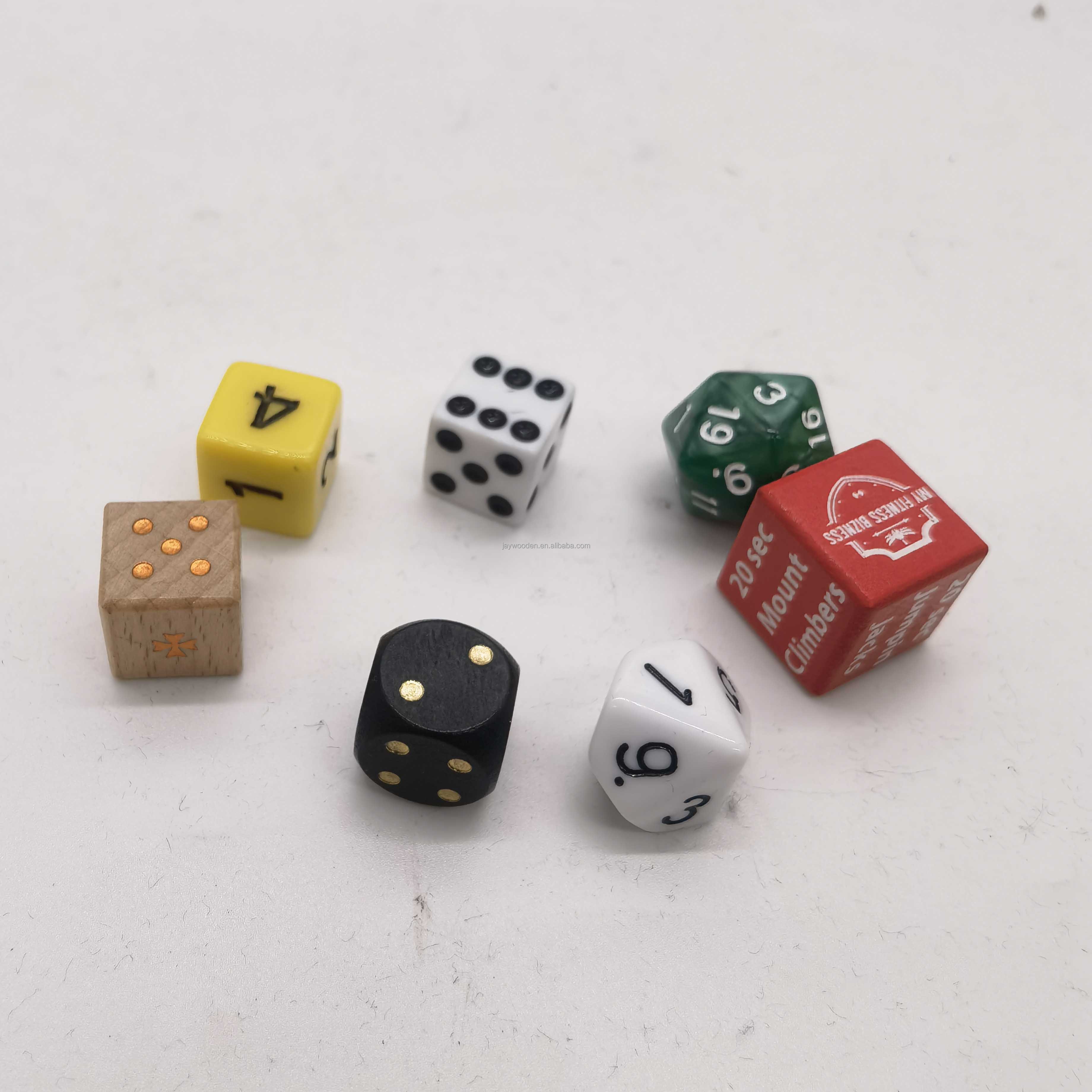 Manufacturers Blank Natural Wooden D6 Educational Toys Wood Cubes Dots Logo Puzzle Custom monopoli Board Paint Game Dice set