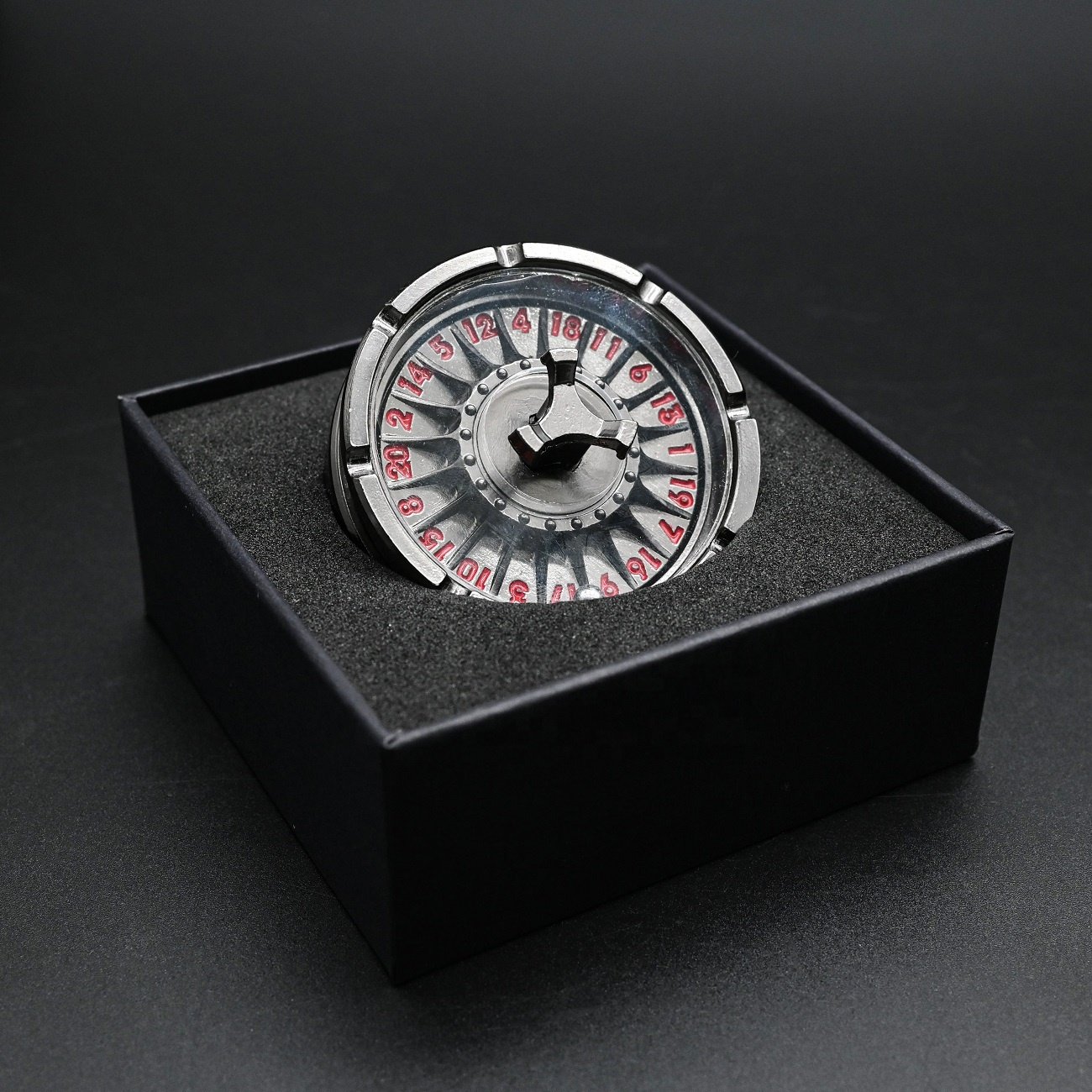 Latest Popular Casino Turntable Shape Rotating Dice Metal Roulette Spinner DND D20 Dice with Free Gift Box