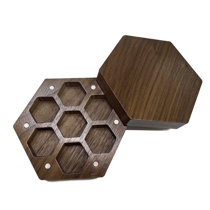 Factory Customized Wholesale Resin Metal Dnd Dice Gift Wooden Box DND Dice Storage Boxes Chessboard Game Dice Packaging Box