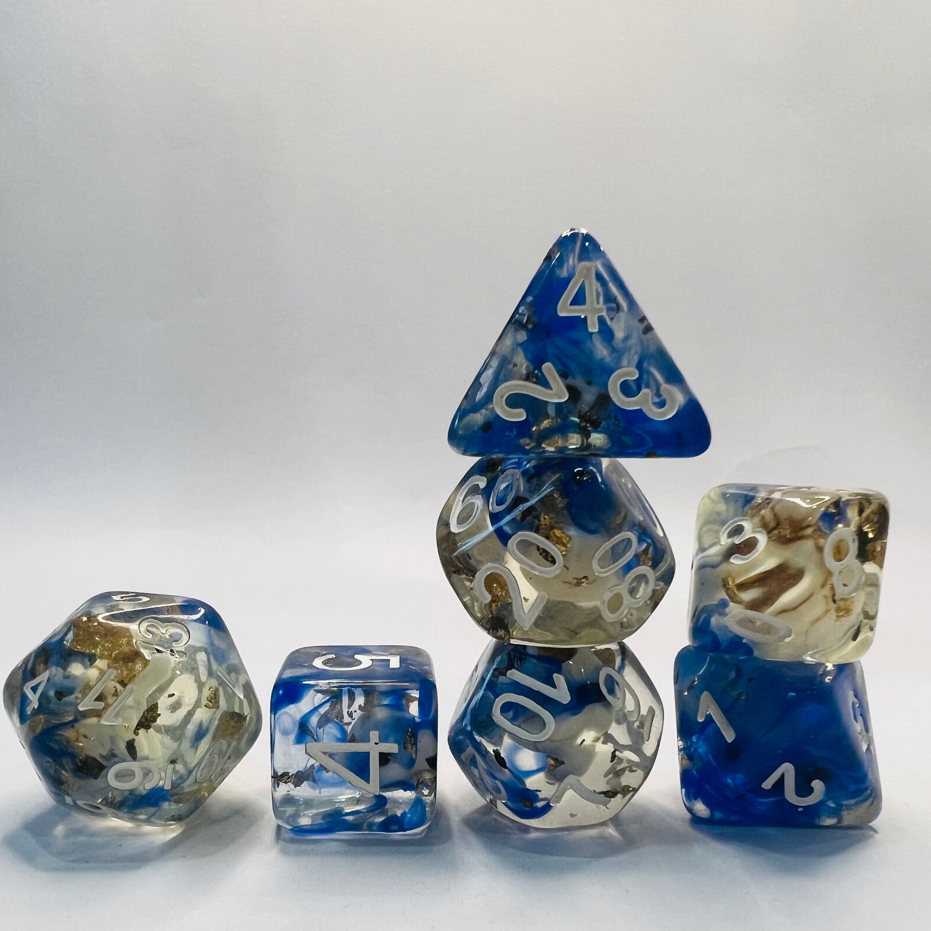 Custom Logo Engraved 16Mm Polyhedral Dice Set 7Pcs Bulk Gold Foil Yellow Transparent Dice With Round Corner Pointy For Dnd