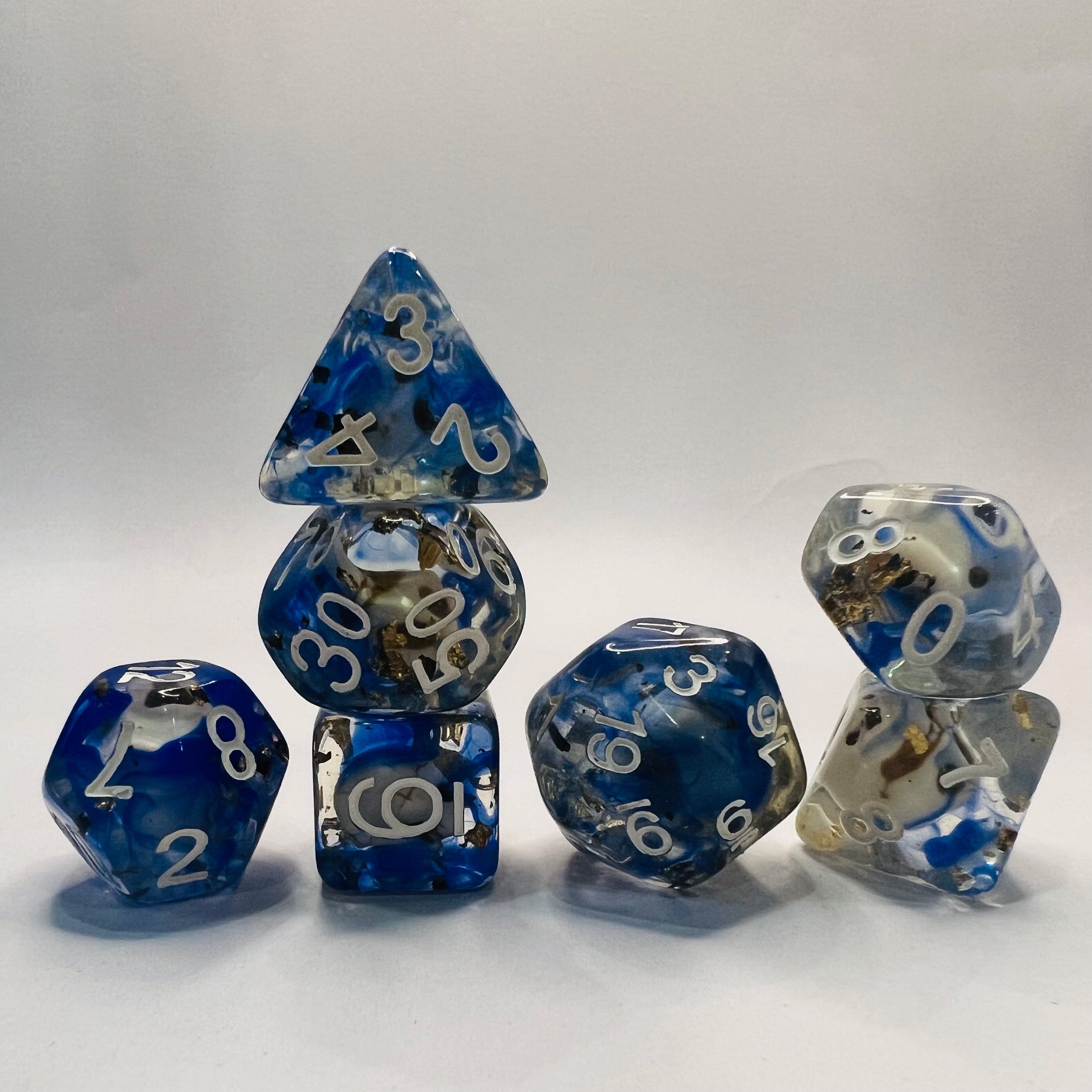 Custom Logo Engraved 16Mm Polyhedral Dice Set 7Pcs Bulk Gold Foil Yellow Transparent Dice With Round Corner Pointy For Dnd