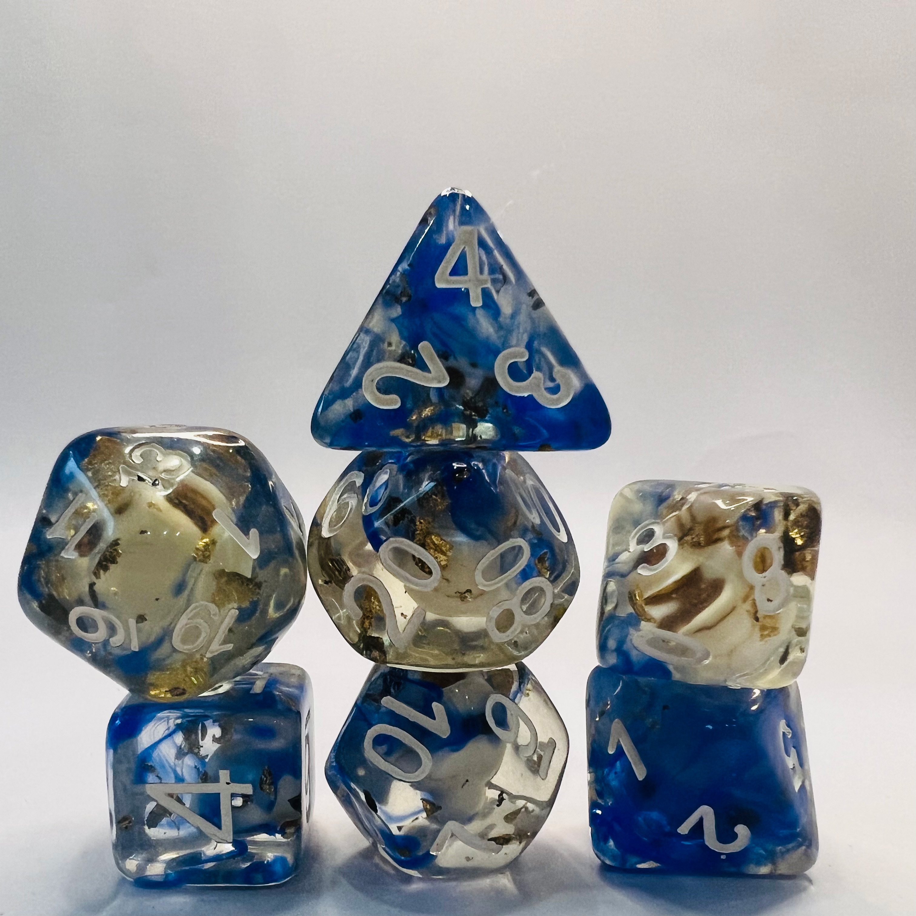 Custom Logo Engraved 16Mm Polyhedral Dice Set 7Pcs Bulk Gold Foil Yellow Transparent Dice With Round Corner Pointy For Dnd