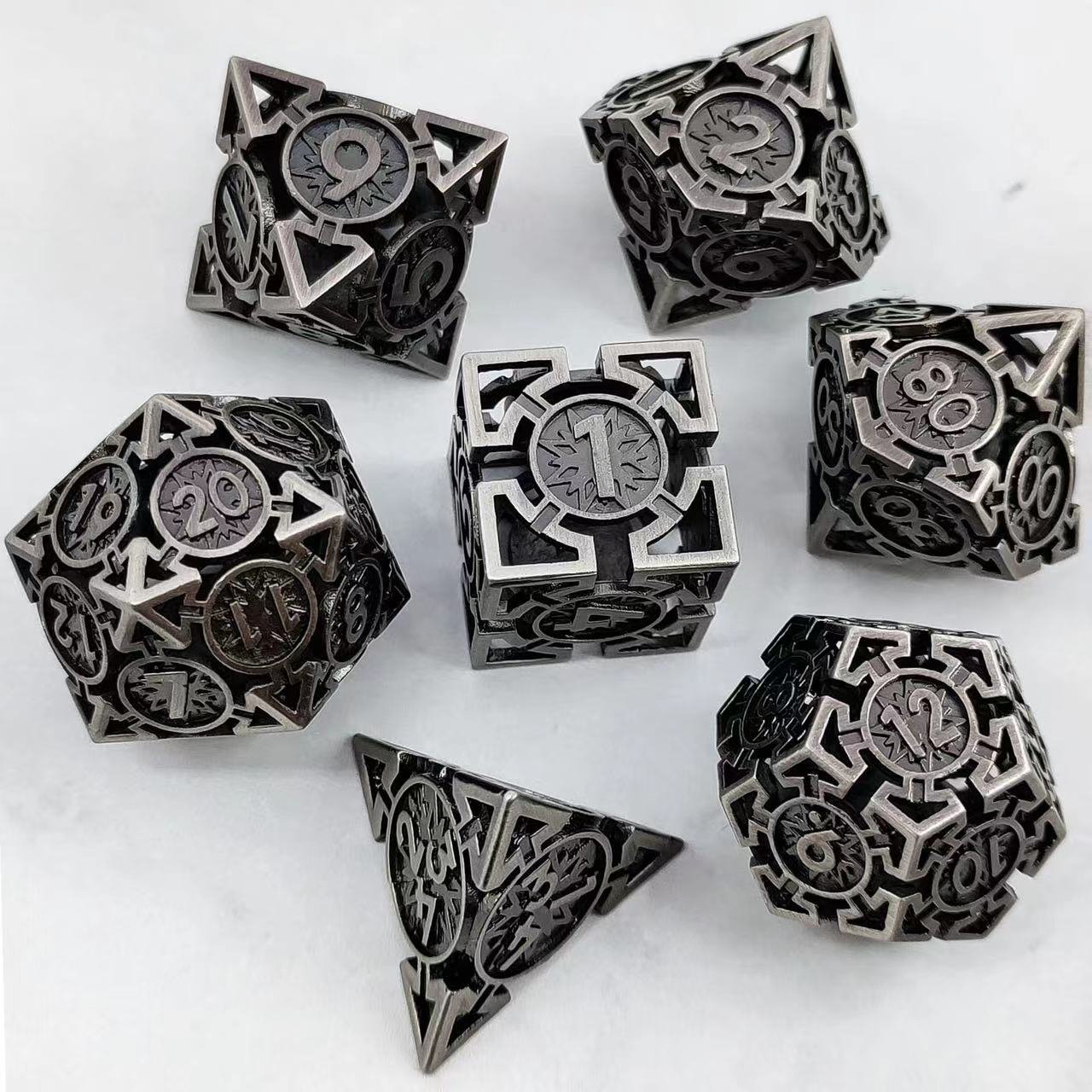 Wholesale Polyhedral D20 Metal Resin Hollow Dice Set for DND RPG & Pathfinder Games for Role-Playing & Dungeons & Dragons