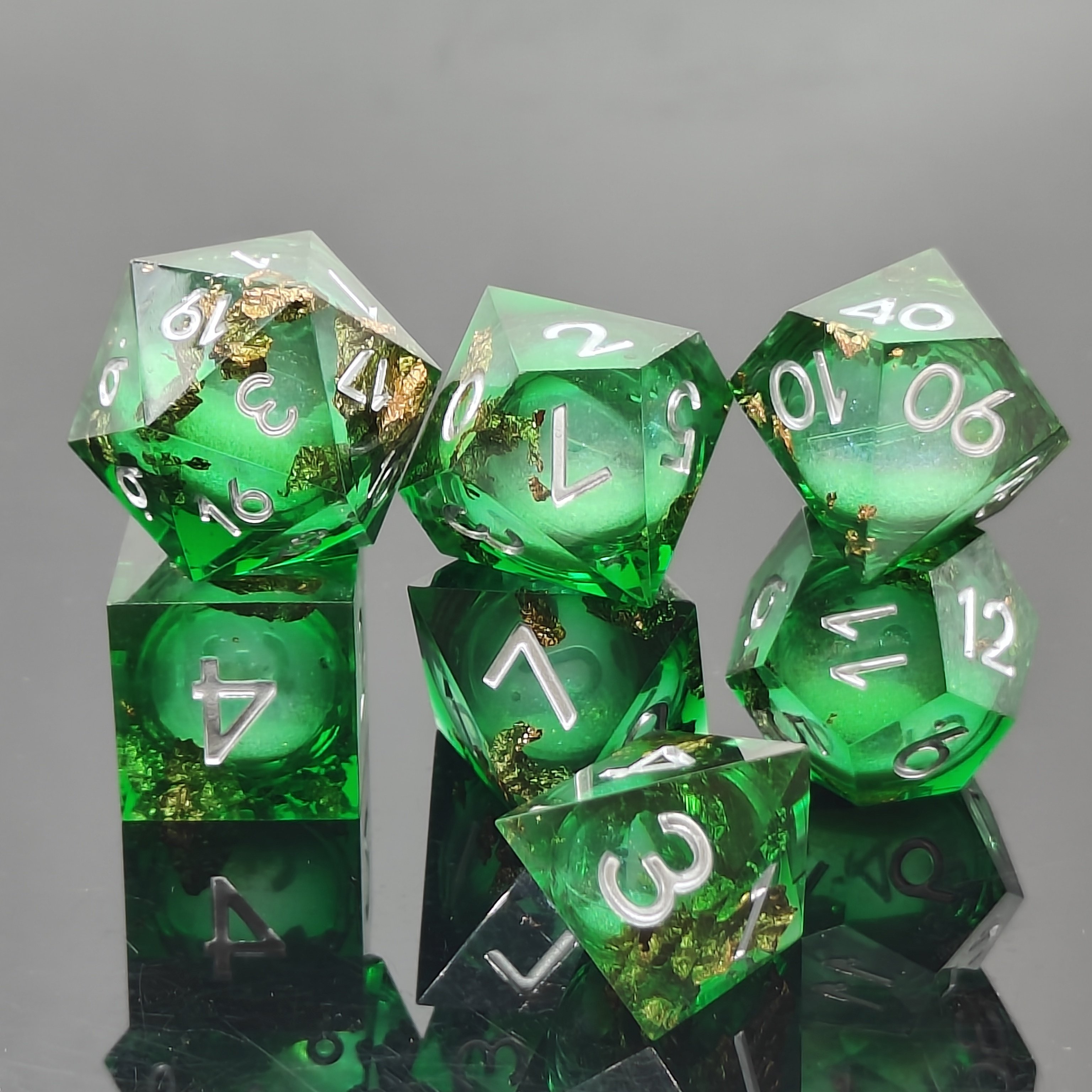 Factory Direct Supply Price Carved Gold Foil DND Resin Dice Set in Bulk