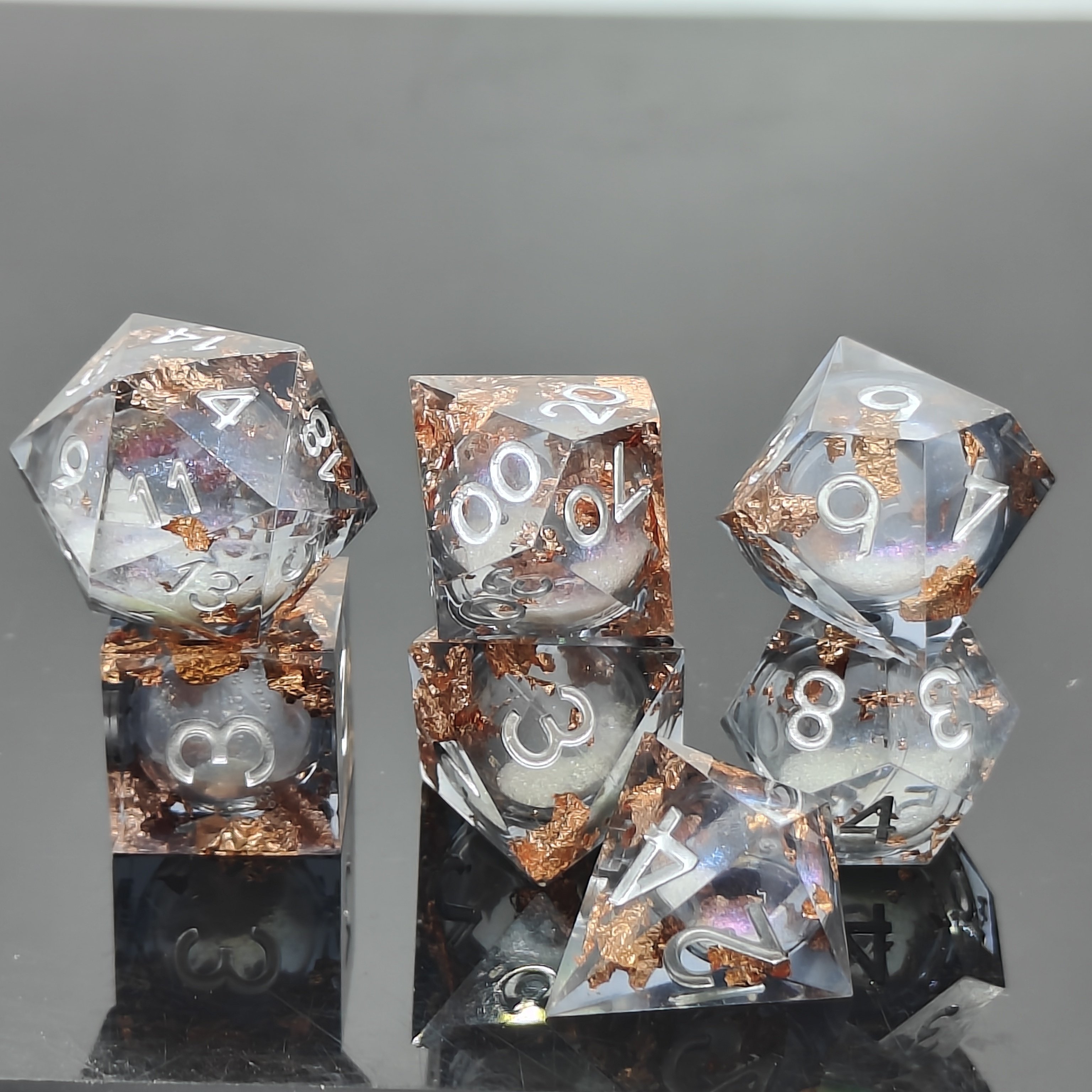 Factory Direct Supply Price Carved Gold Foil DND Resin Dice Set in Bulk