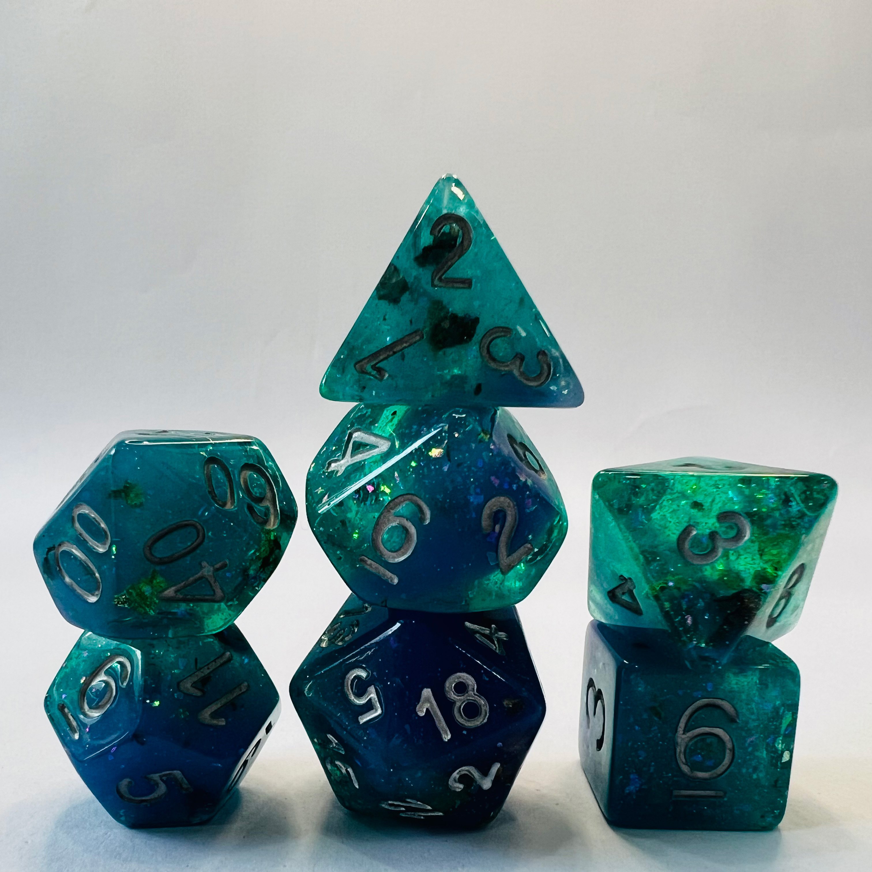 Custom Size 16Mm Square D&D Dice Set 7Pcs Polyhedral Resin Dice For Dungeons Dragons Color-Coded With Numbers