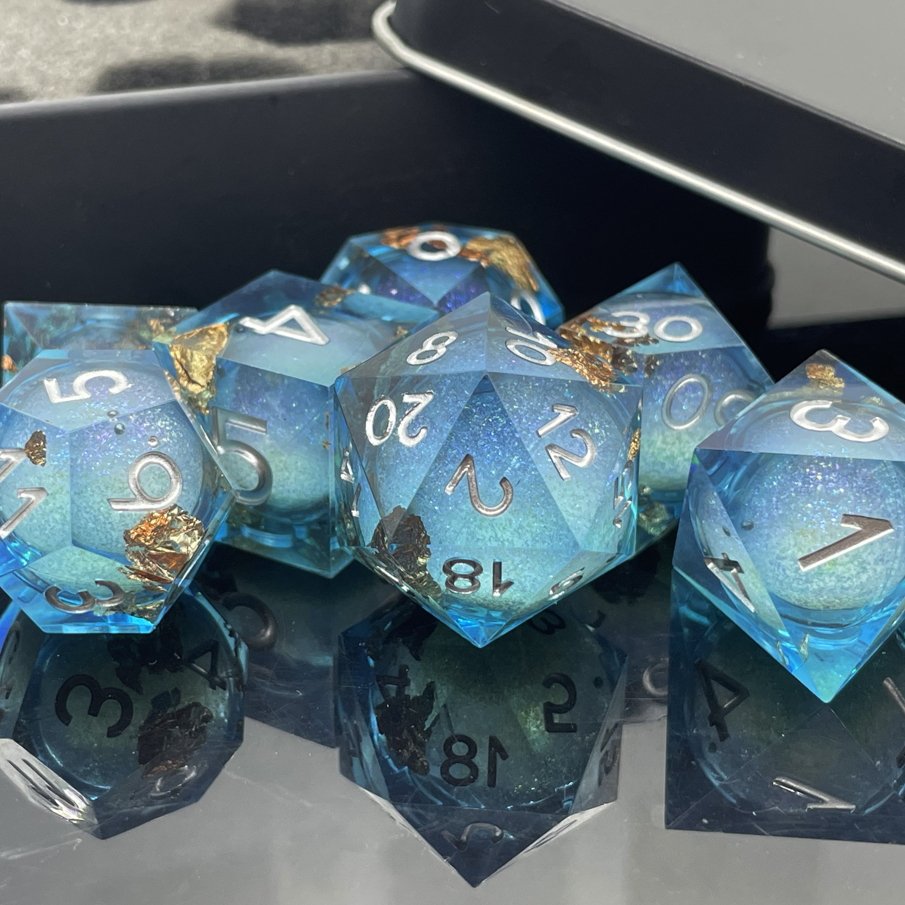 Liquid Core Dice D20 Sharp Edge Polyhedron Resin Dice for D&D Dungeons & Dragons for Board Game Dice