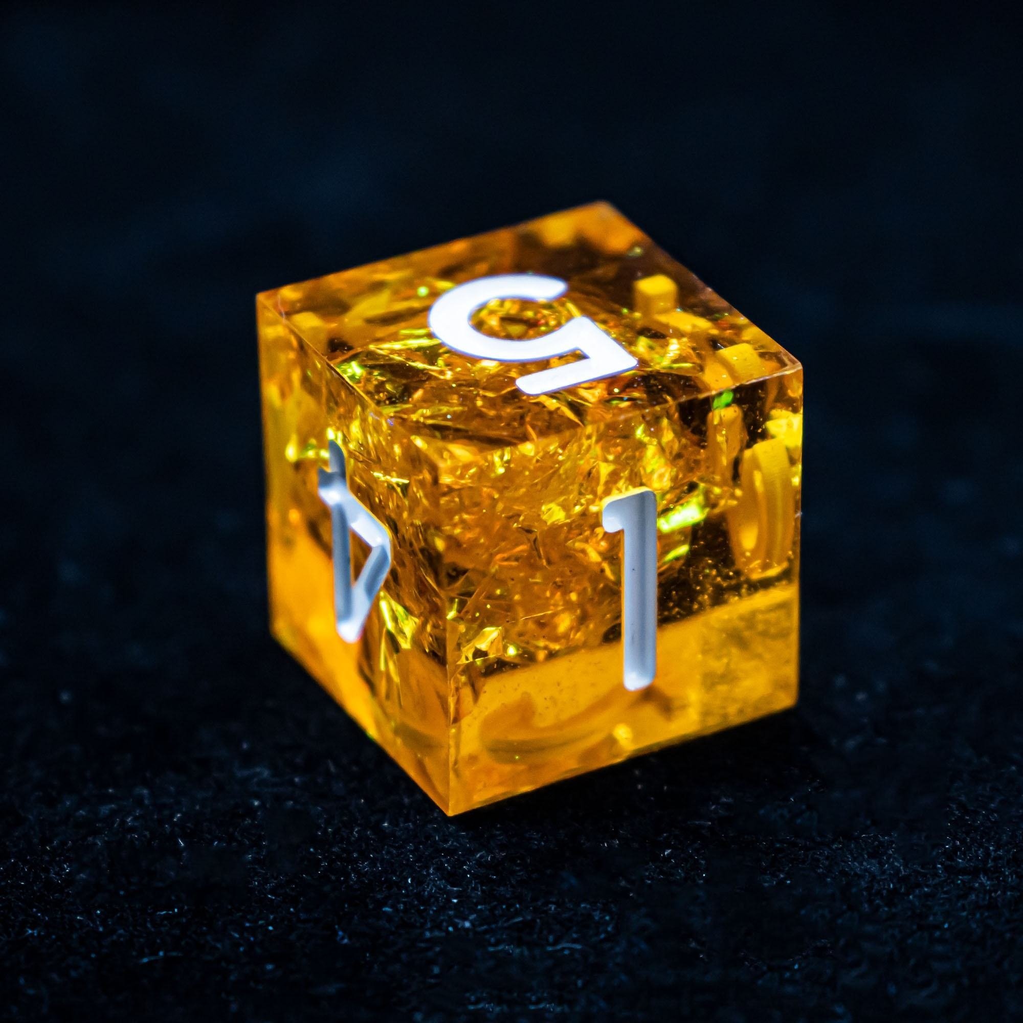 Custom Bulk Random Multiple Color Polyhedral 16MM 20MM D4 D6 D8 D10 D12 D20 Clear DND Sharps Edge Resin Dice Set