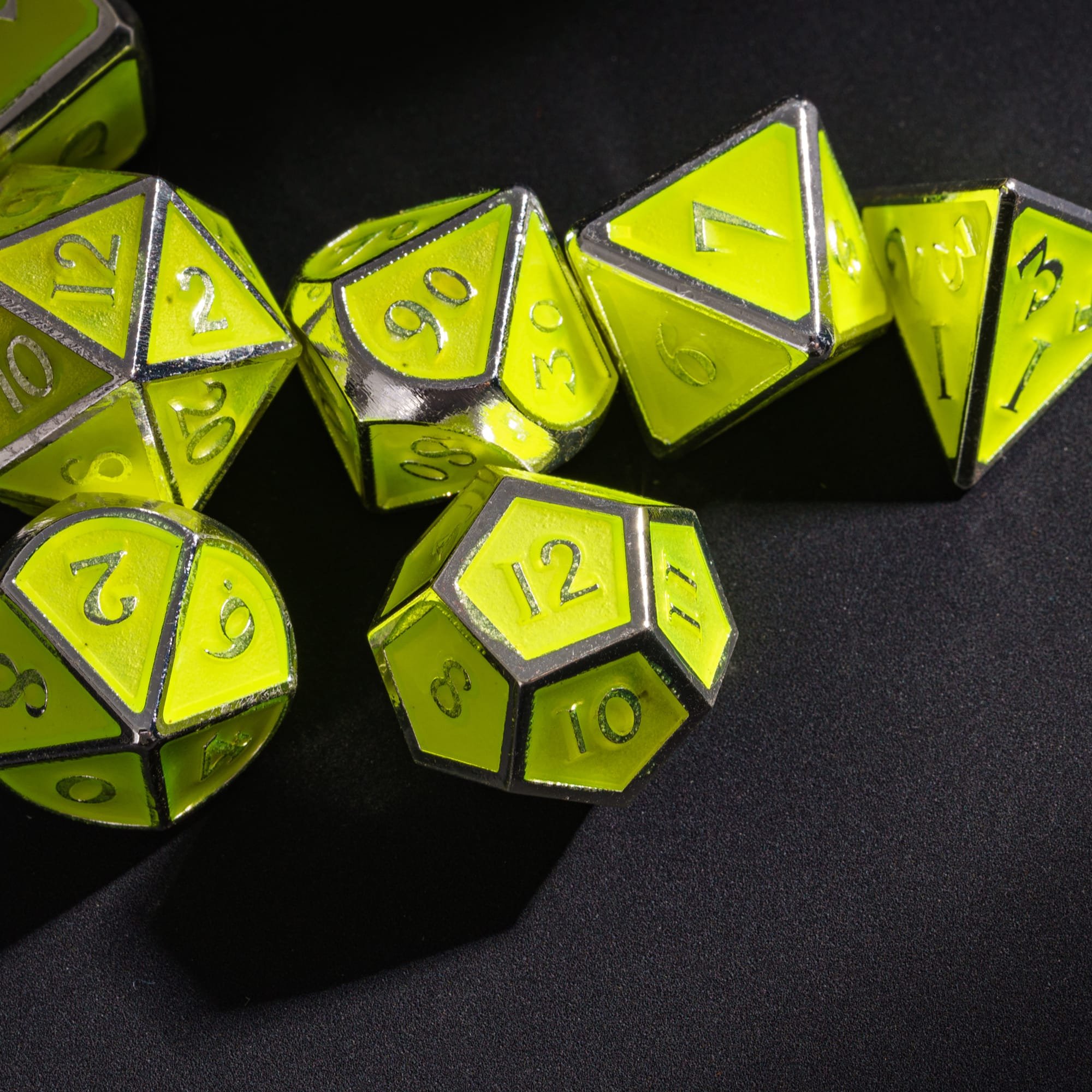 Udixi dnd Glow in the Dark Metal Dice Enamel with Metal Box Dungeons and Dragons board game