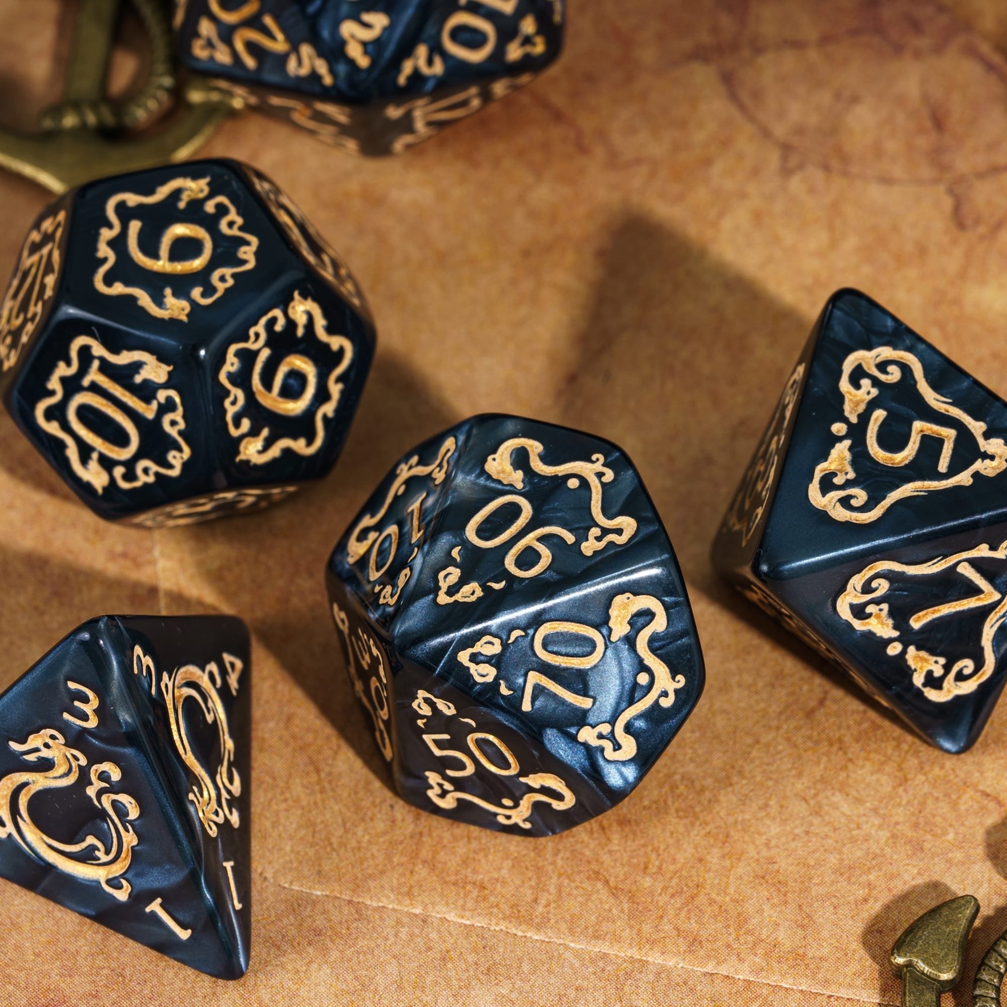 Udixi Custom Acrylic Clouds Dragon Pattern Plastic Dice Set for for DND Dungeons and Dragon RPG Board Games