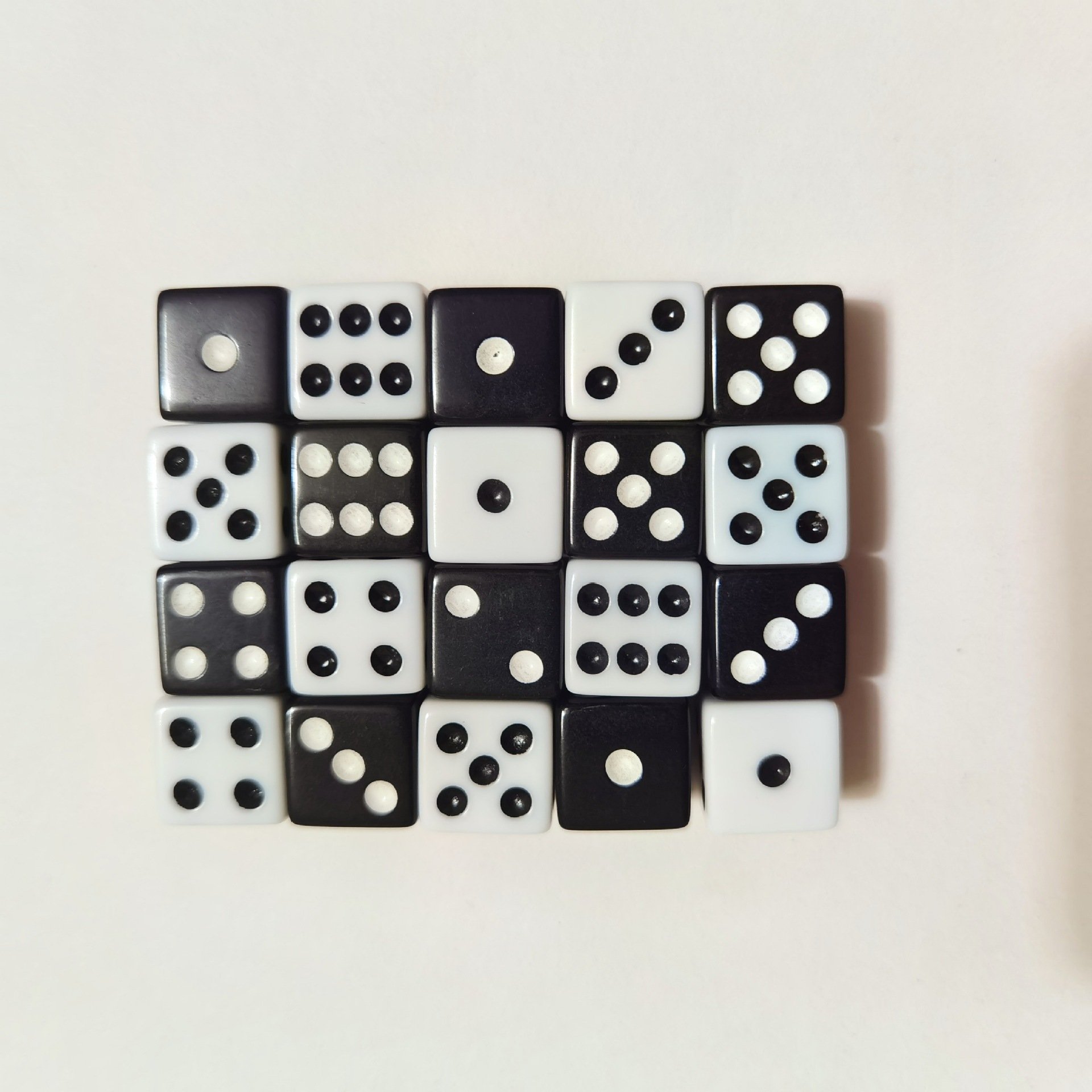 factory wholesale 14mm square corner 14 white dot acrylic custom black dice entertainment game accessories black dice