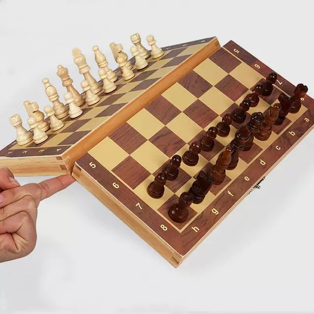 Classic Metal Chess Base Adult Chess Set with Metal and Wooden Chess Men Black White Box Brass Packaging Board Color Combo Type