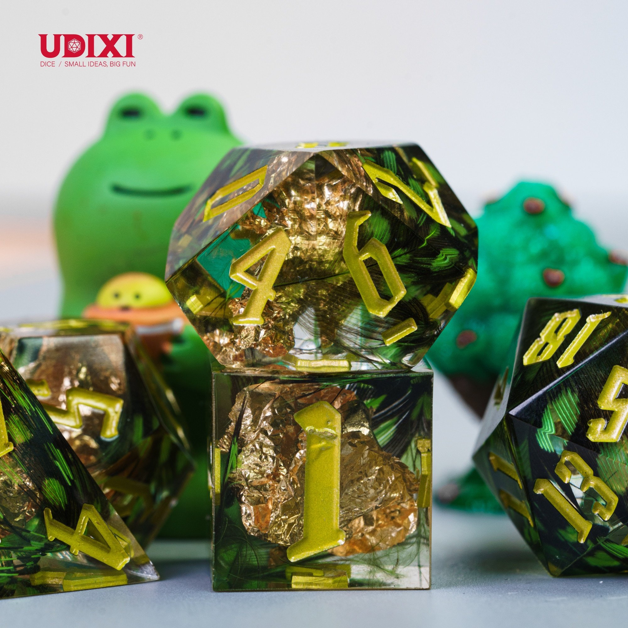 Udixi Sharp Edge Dice RPG Resin Dungeons and Dragons Dice Set Feather Gold Foil