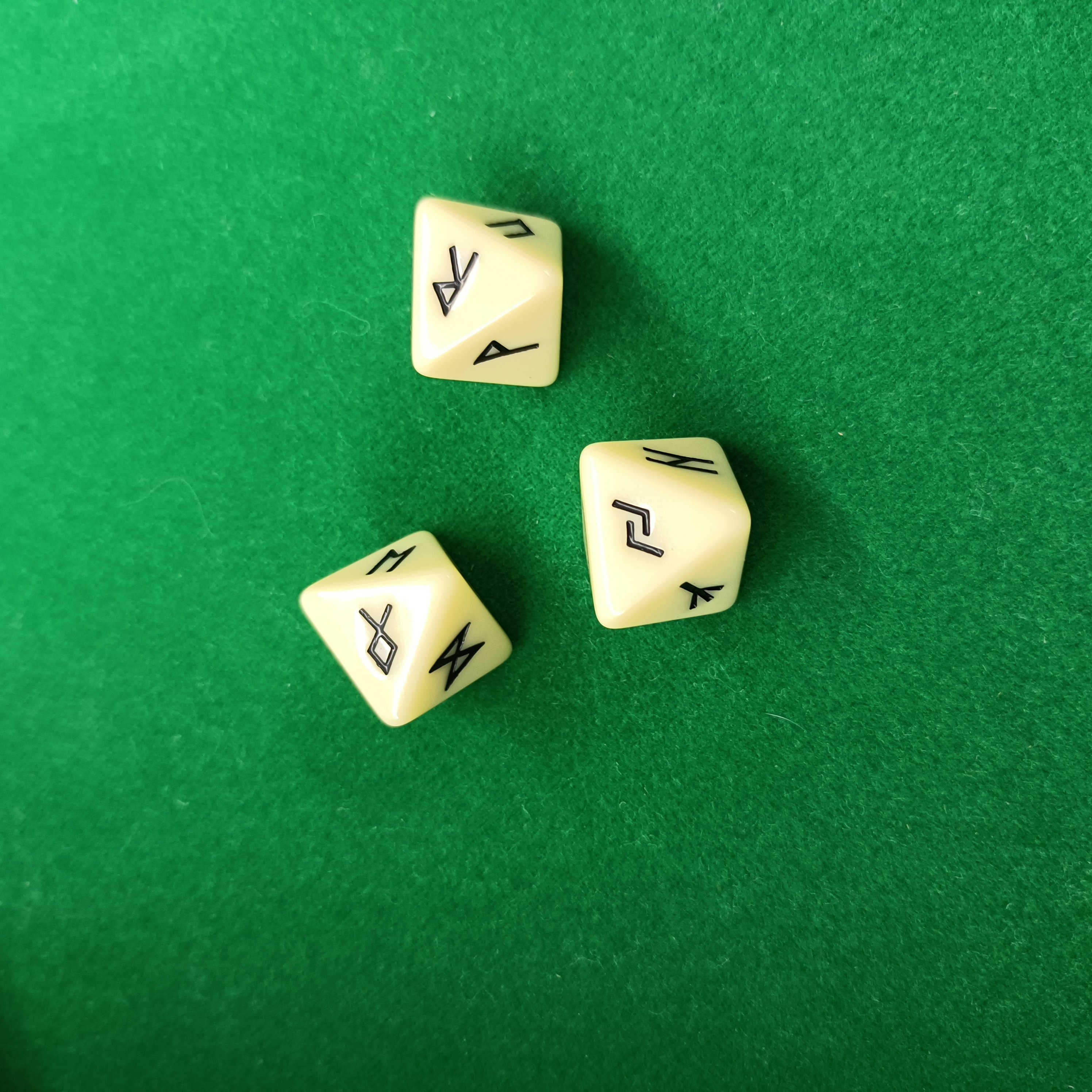 3pcs Per Set Ivory Resin 8 Sided Polyhedral Acrylic Dice Custom Logo Lucky Mystery Rune Dice Set RPG