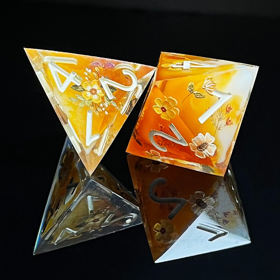 Full Set Handmade Resin Dnd Layered Sharp Edge Dice Polyhedral Flower With Bee Gargen Dice Set for custom table gamedice