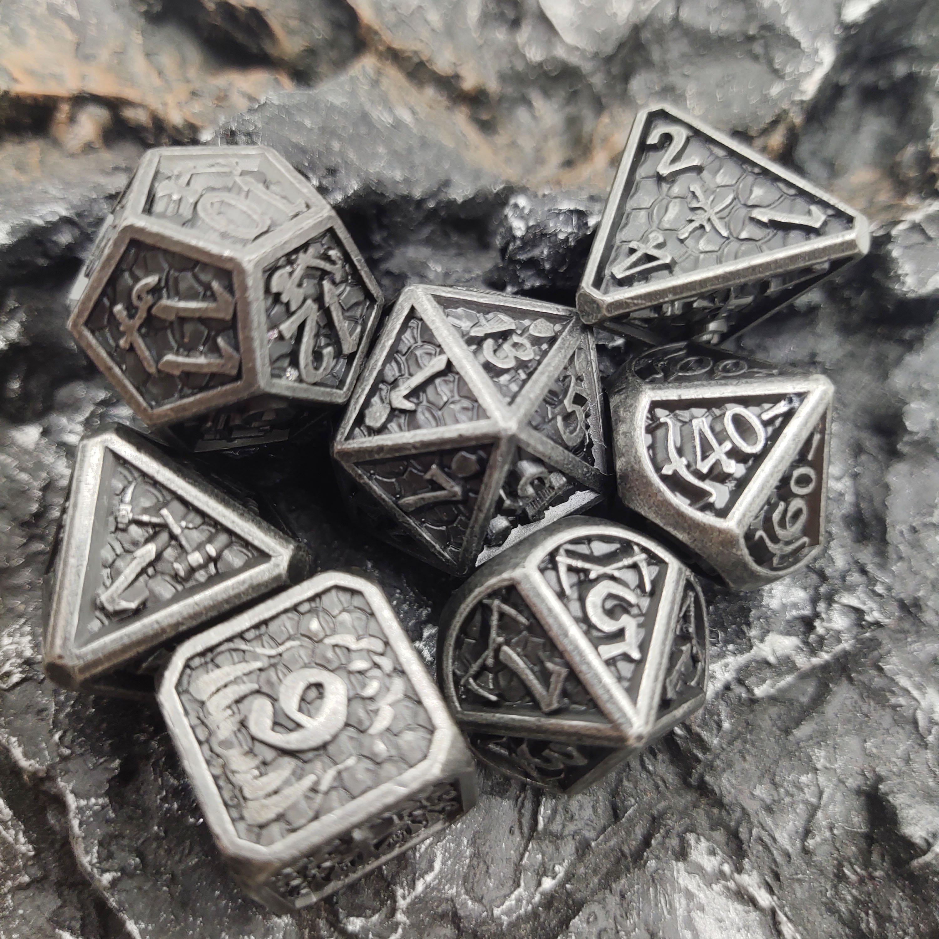 factory direct sale the barrel painting of Dragon Wars series metal polyhedral dice round edge dice entertainment game dice