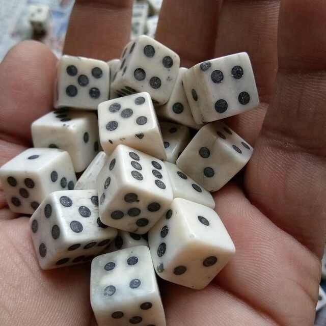 Gaming bone dice