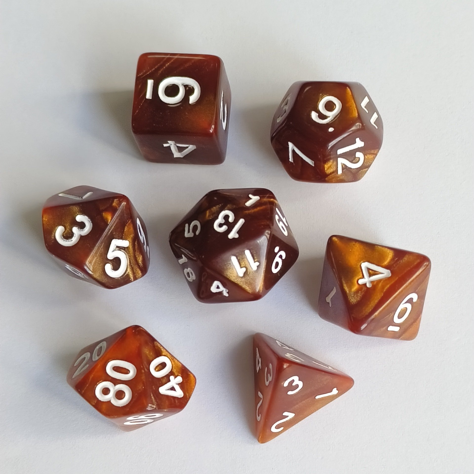 Customized 16mm 20mm 30mm Laser Engraved Rounded D6 Wooden Dice Set for Chess & Party Games Acrylic Wood Dice for Game Players