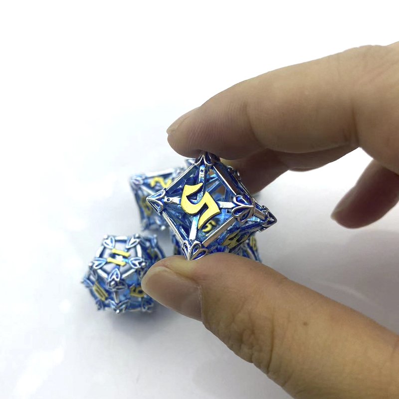 Custom logo TRPG dice set DND Dungeons & Dragons Run Group COC board game dice can be customized with metal hollow arrows