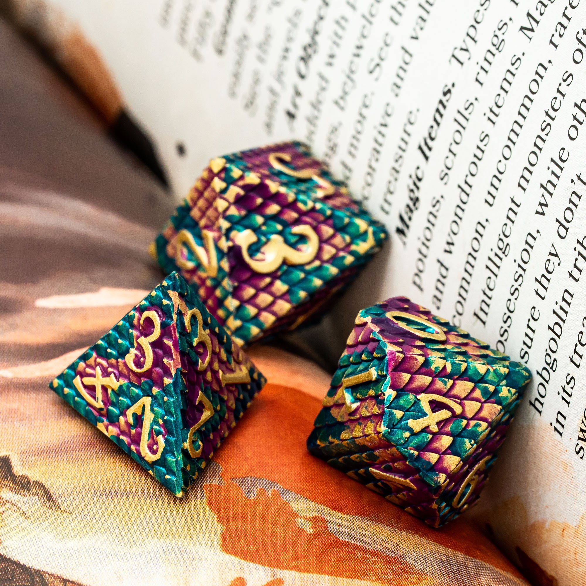 Udixi Polyhedral RPG Metal dungeons and dragons custom logo Dice Set Dragon Scale Pattern Purple&Blue