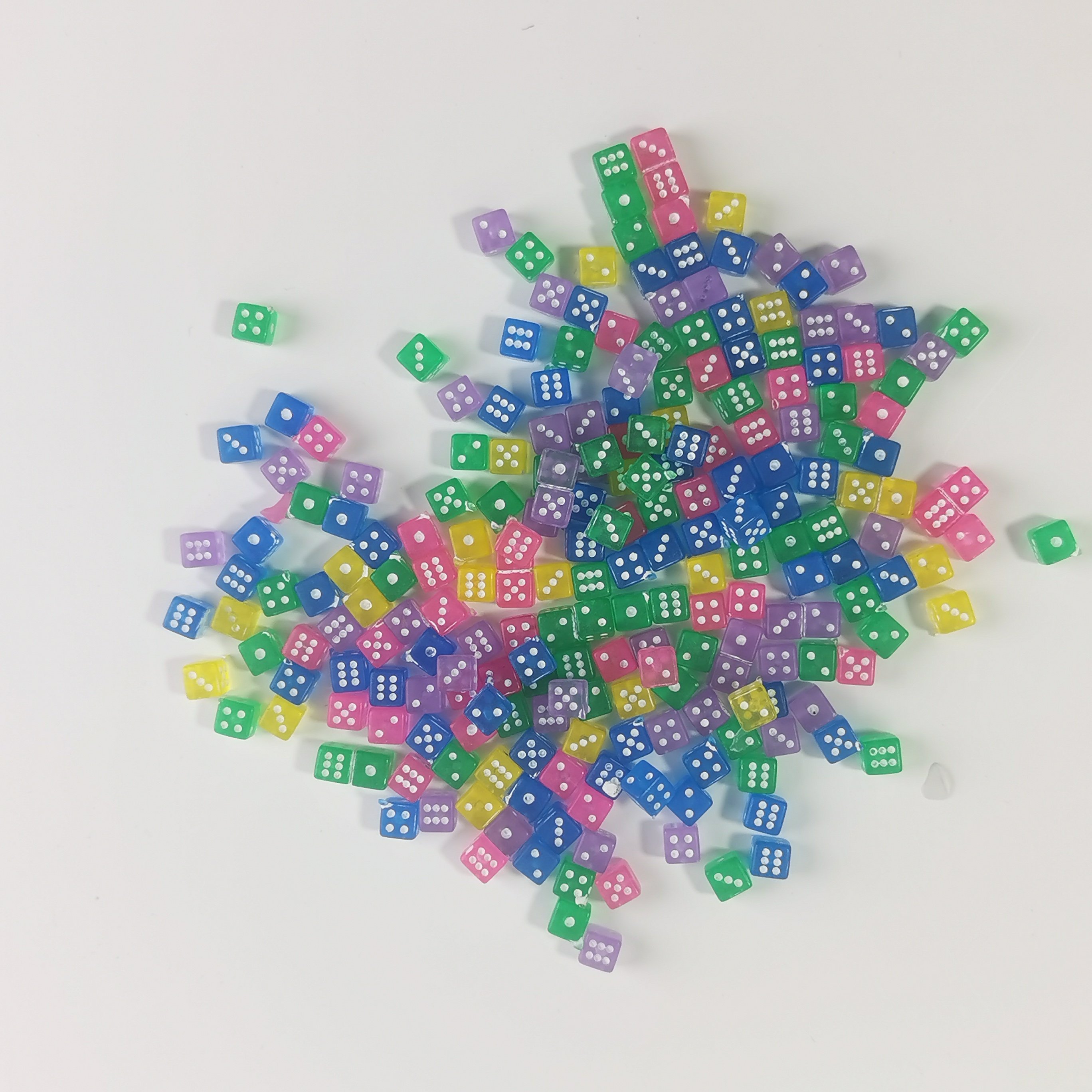 Manufacturers wholesale small mini cube colorful transparent square dice puzzle game mosaic 5mm dice