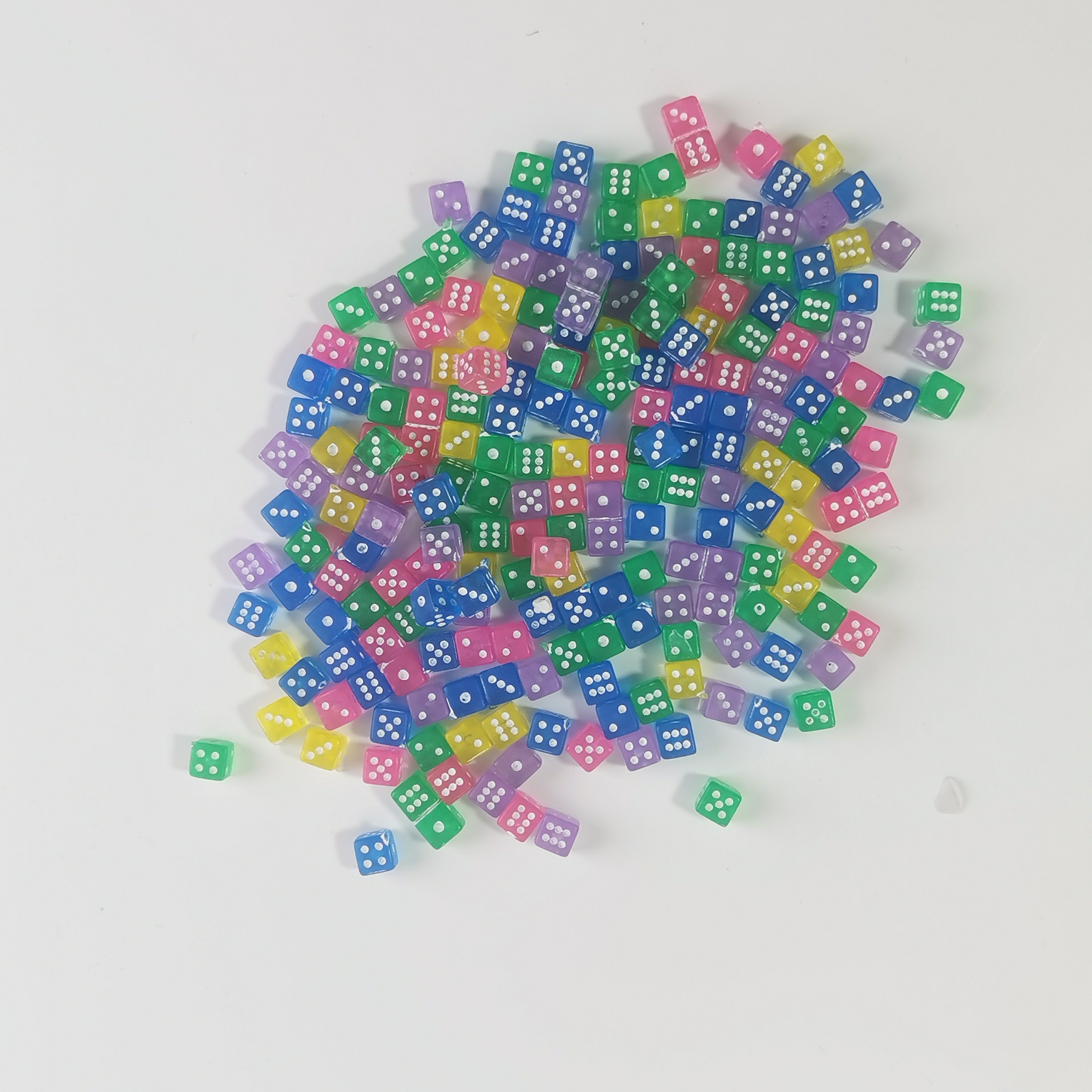 Manufacturers wholesale small mini cube colorful transparent square dice puzzle game mosaic 5mm dice
