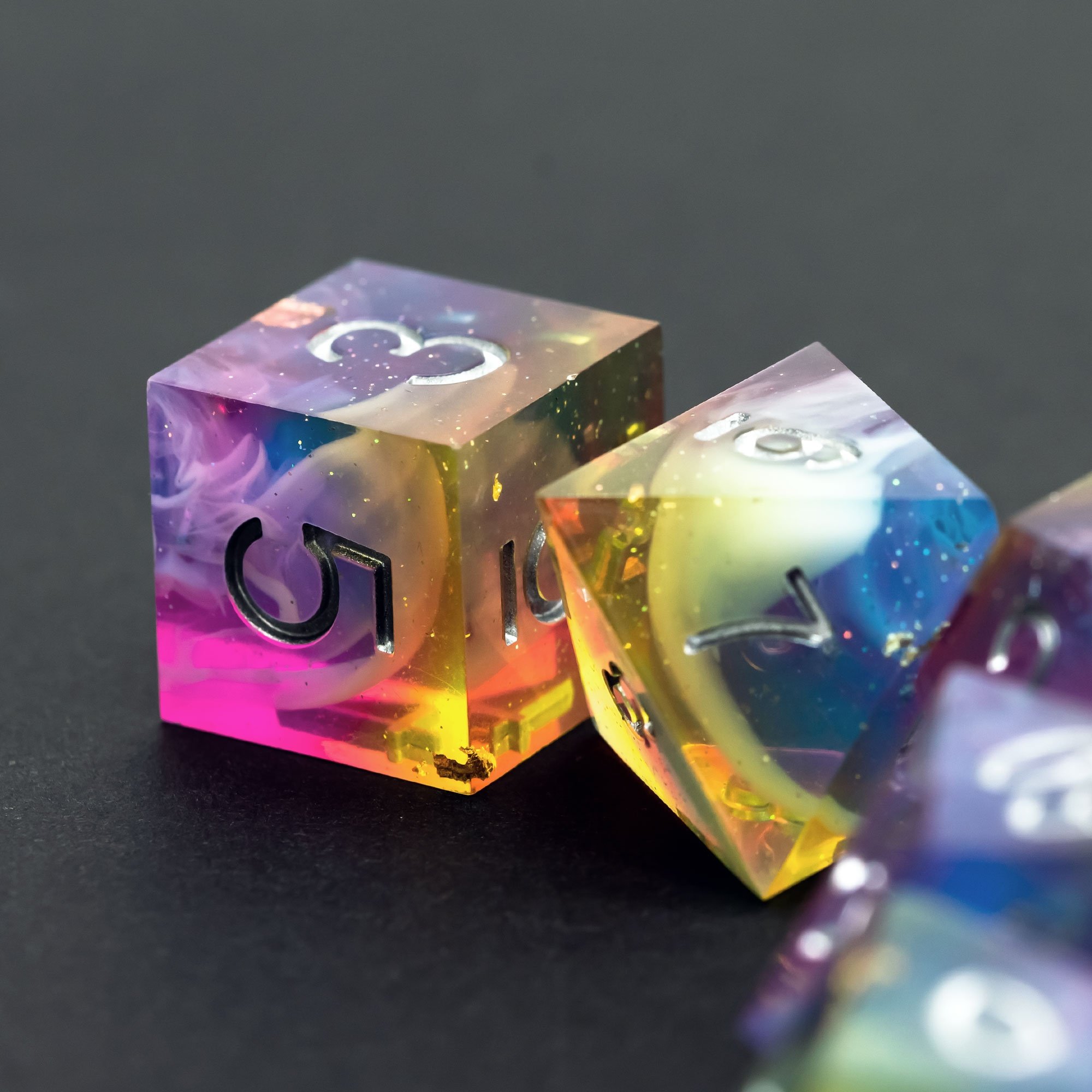 Udixi Resin Sharp edge Dice Polyhedral dungeons and dragons RPG Color Mixing Glitter Dice Set