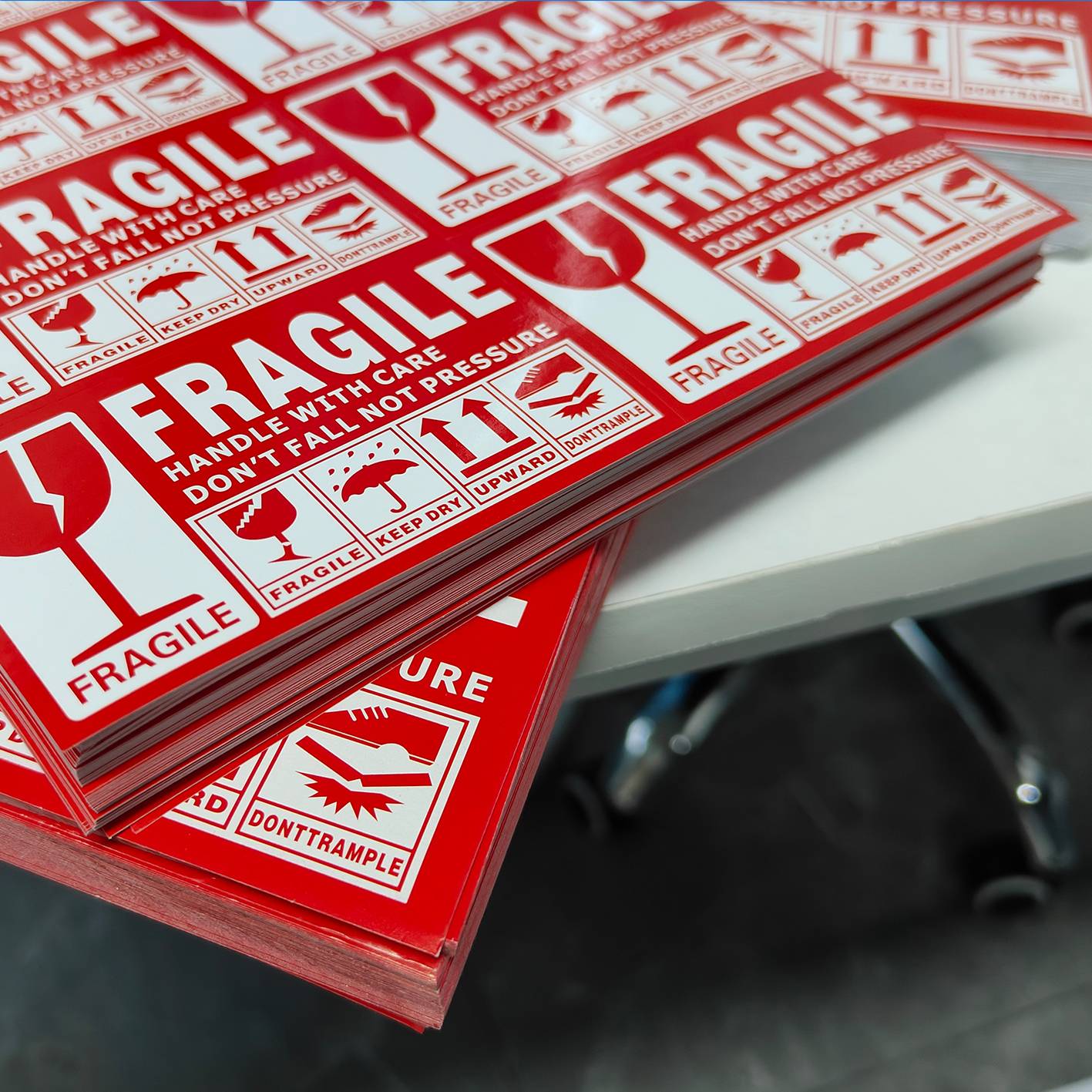 English fragile product warning does not dry glue stickers, logistics, courier, express fragment, non -dry glue