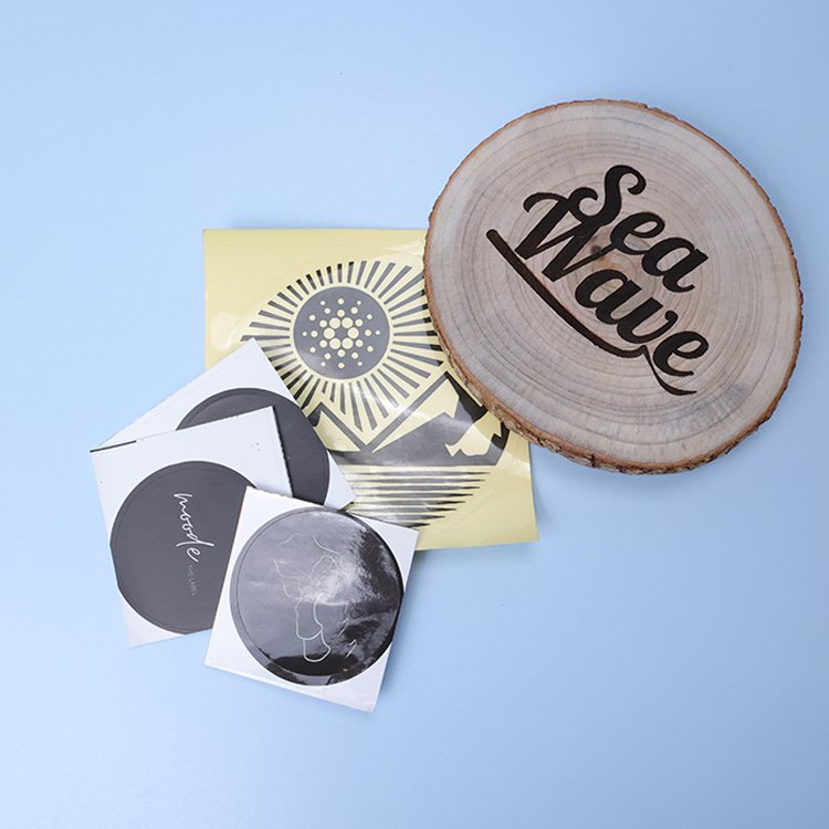 Low price high quality uv printing custom logo die cut vinyl stickers label stickers adhesive pvc label sticker printing