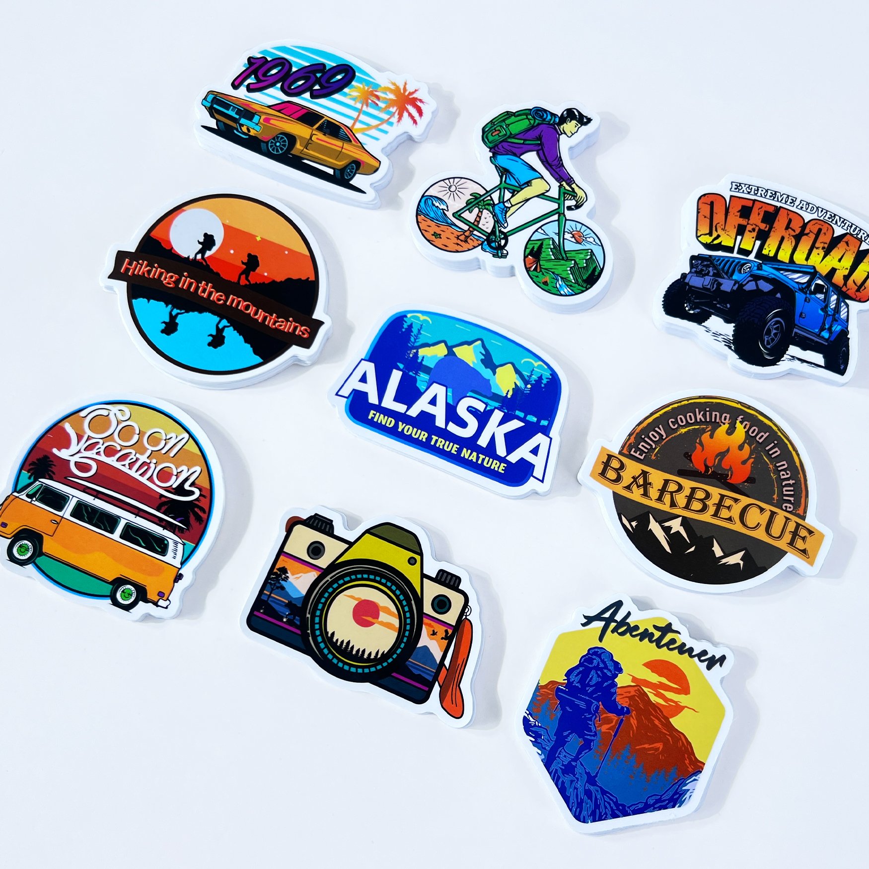 High Quality Custom Vinyl Waterproof Die Cut Sticker Printing UV Resistant Logo Label Adhesive Cartoon Stickers for Water Bottle