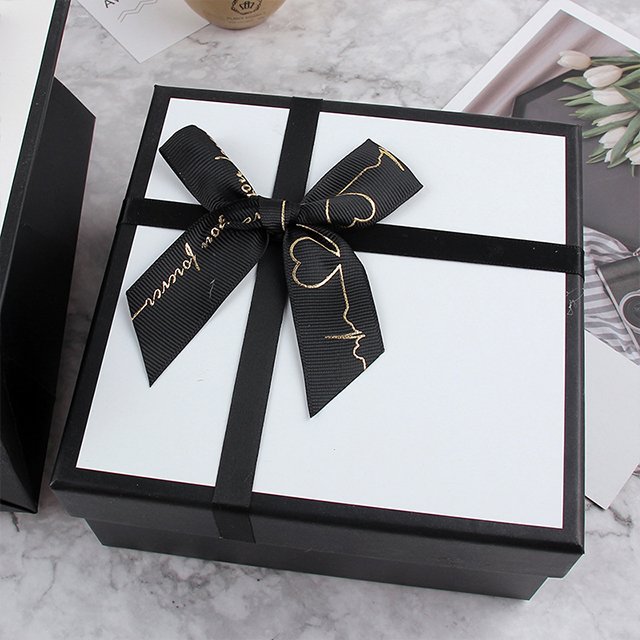 Venue Source Children's gift box Toy snack box Full Moon with hand gift baby cartoon gift box