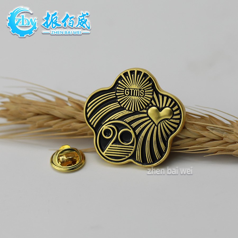 Cheap custom metal plating badge pin buckle brooch flower shape creative metal anniversary soft enamel badge custom