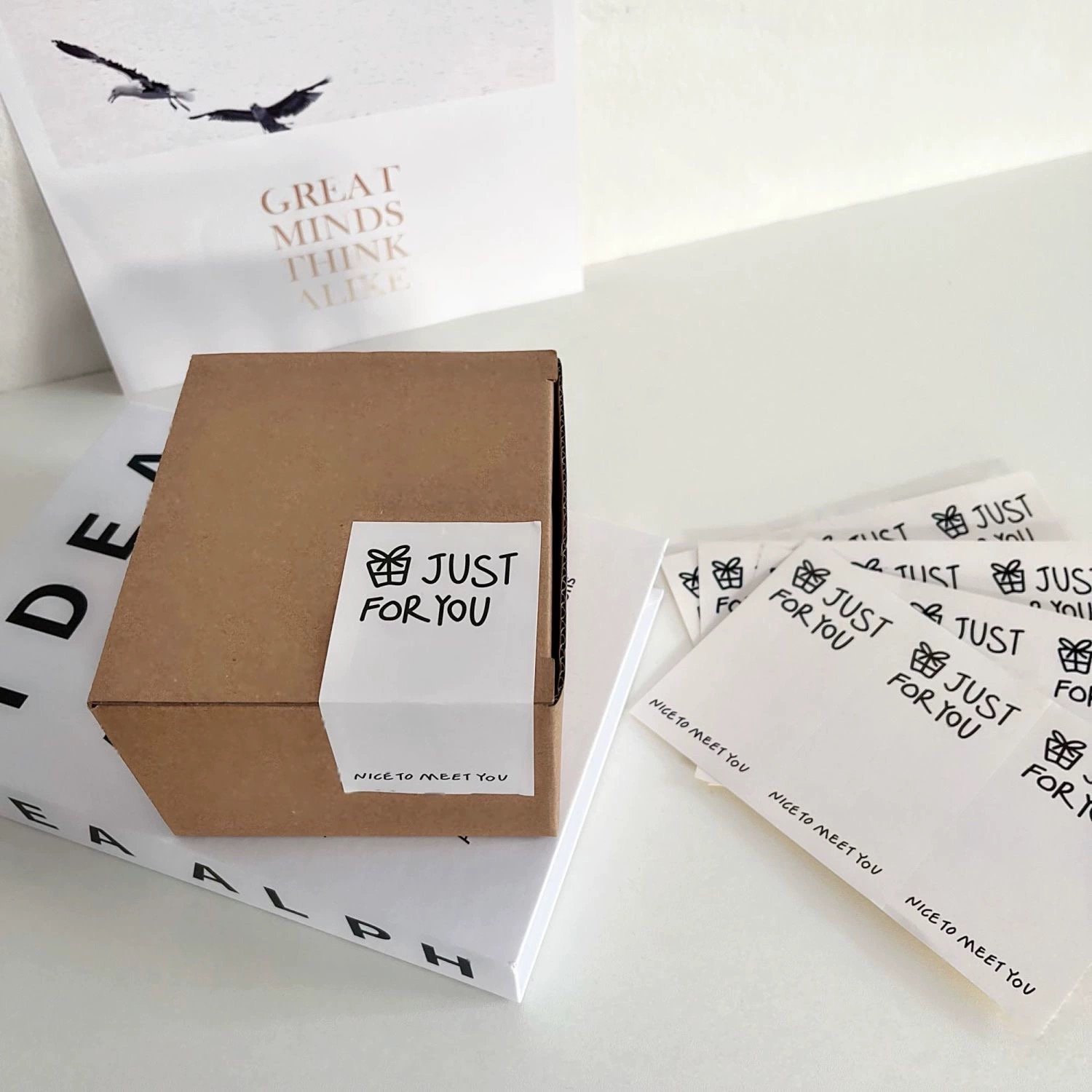 Custom Die Cut Glossy Shape Company Logo Vinyl Sticker Waterproof Paper Adhesive Craft Gift Wrapping Packaging Rolled Packing