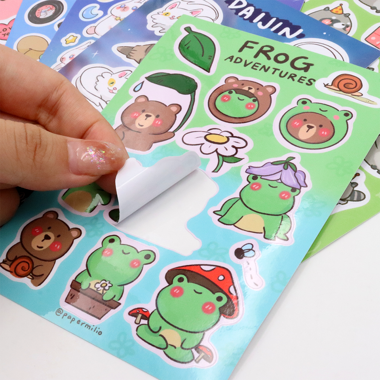 Hot-selling Stickers Custom Waterproof Vinyl Kiss Cut Sticker for Bottle Cute Cartoon Bear