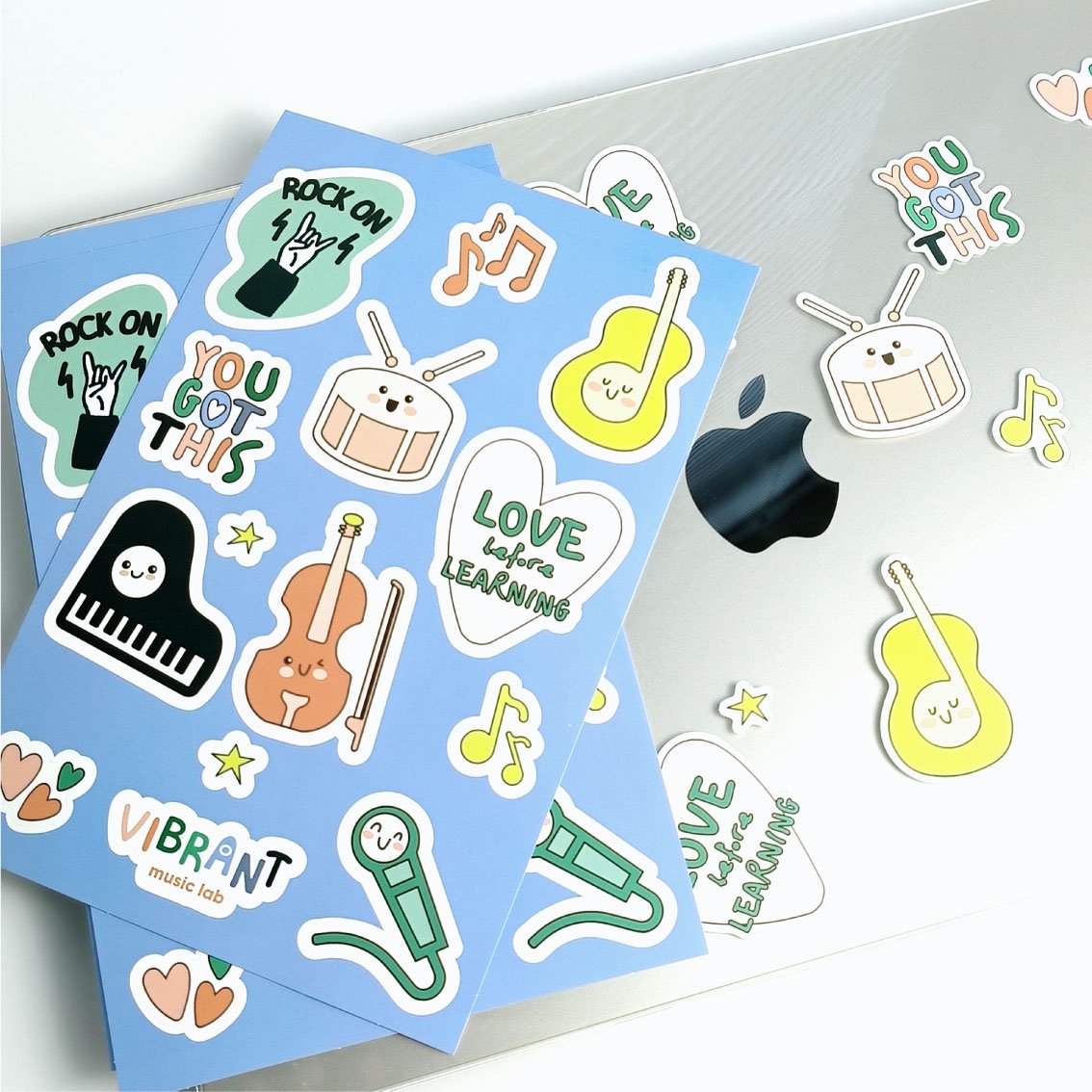 Custom logo stickers waterproof cartoon stickers vinyl adhesive die cut stickers printing for packaging